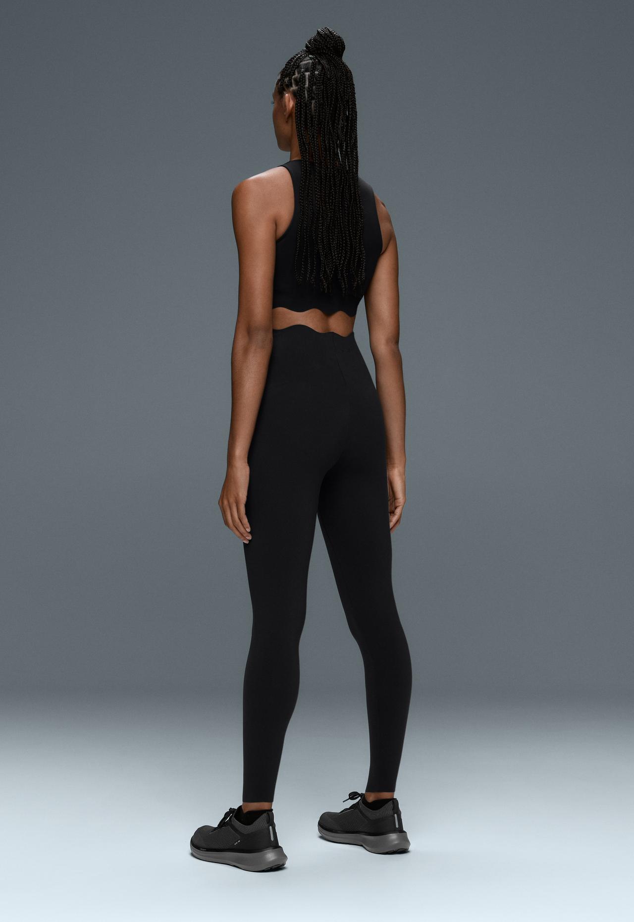 Wavy medium-support compressive sports bra — BLACK