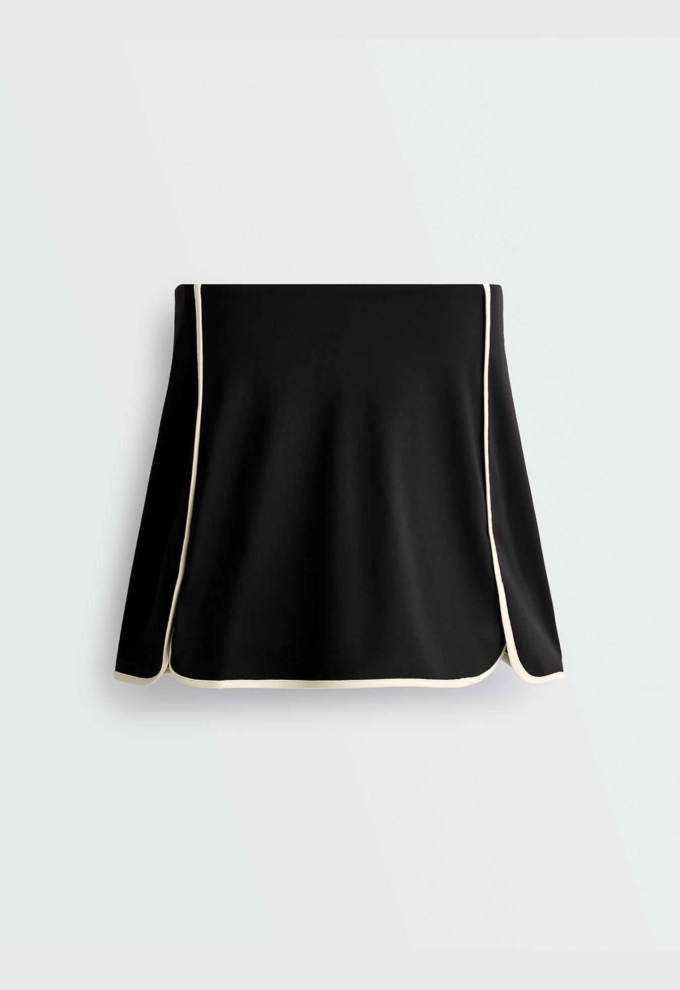 Comfortlux short skirt with contrast piping — BLACK