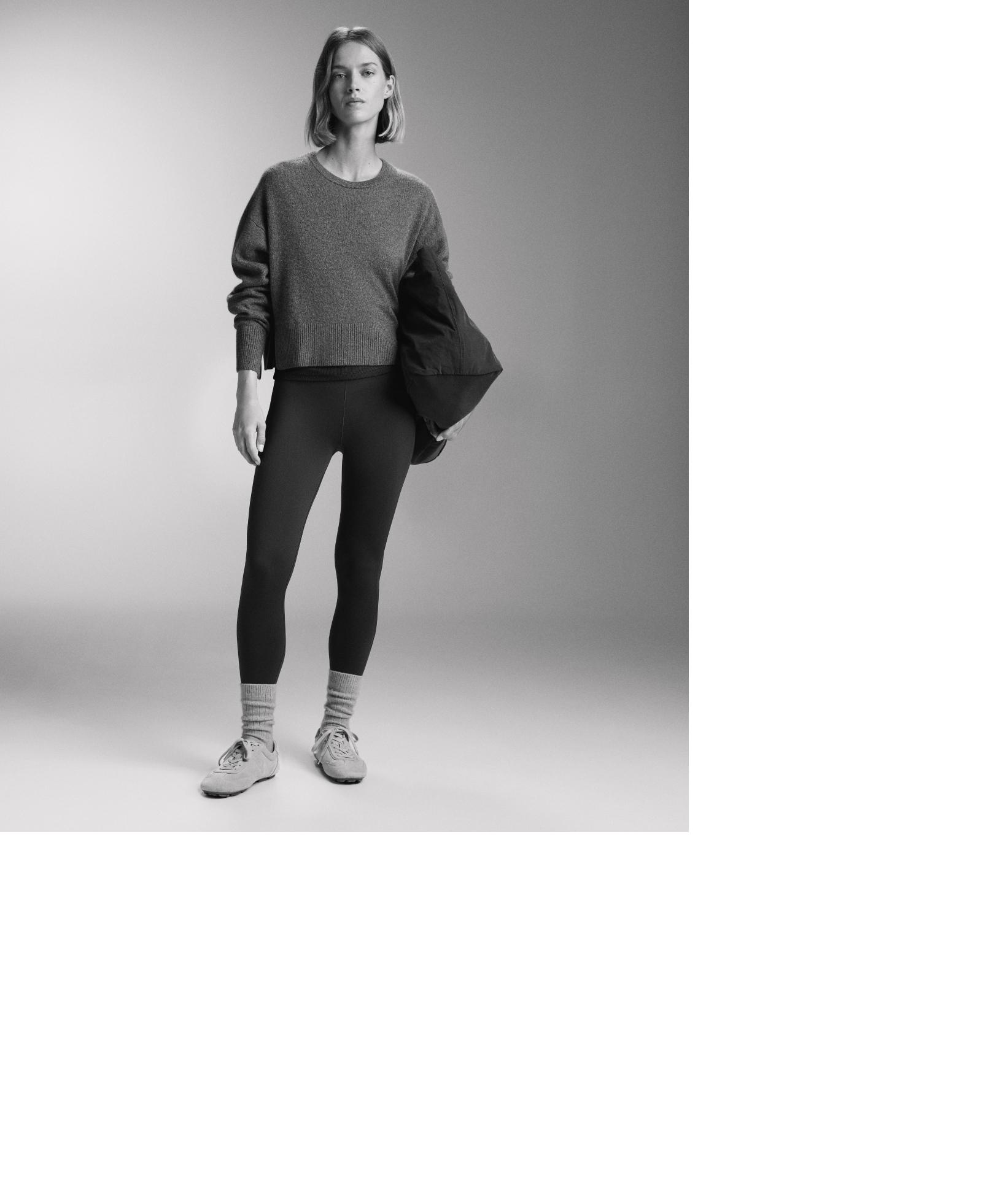 100% cashmere knit round-neck jumper