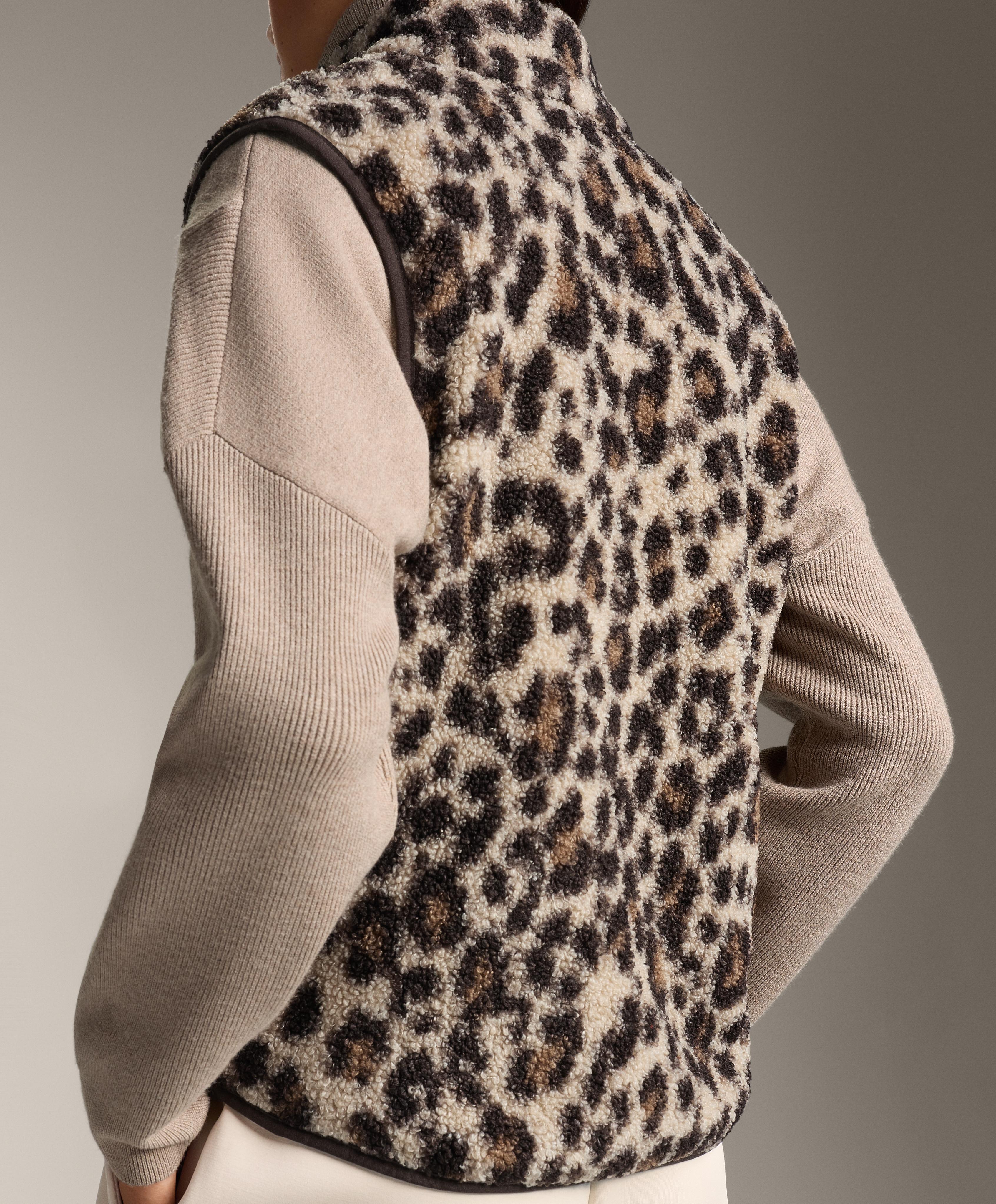 Leopard faux-shearling gilet | OYSHO United States