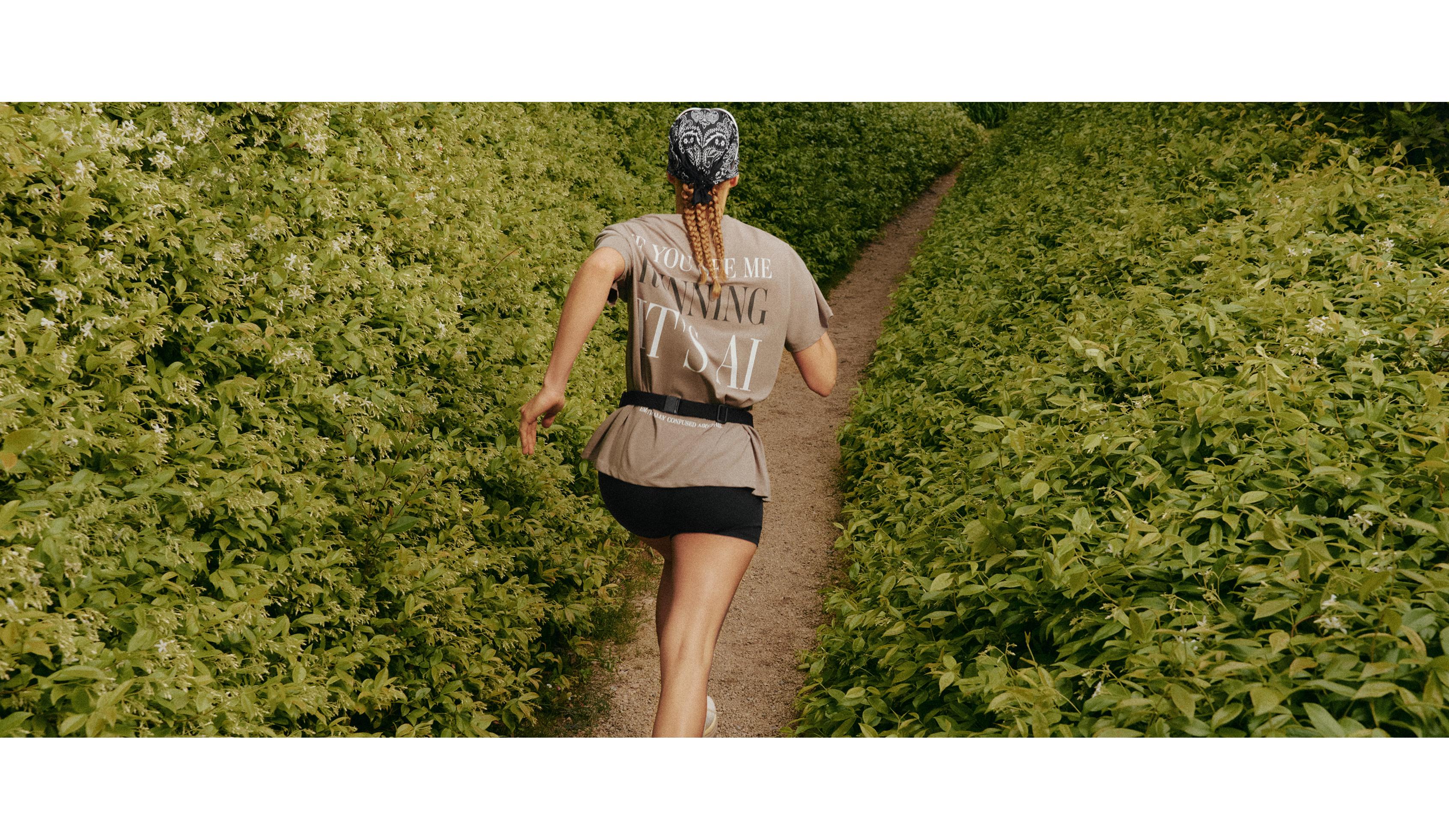 Boxy short-sleeved cotton blend T-shirt with slogan