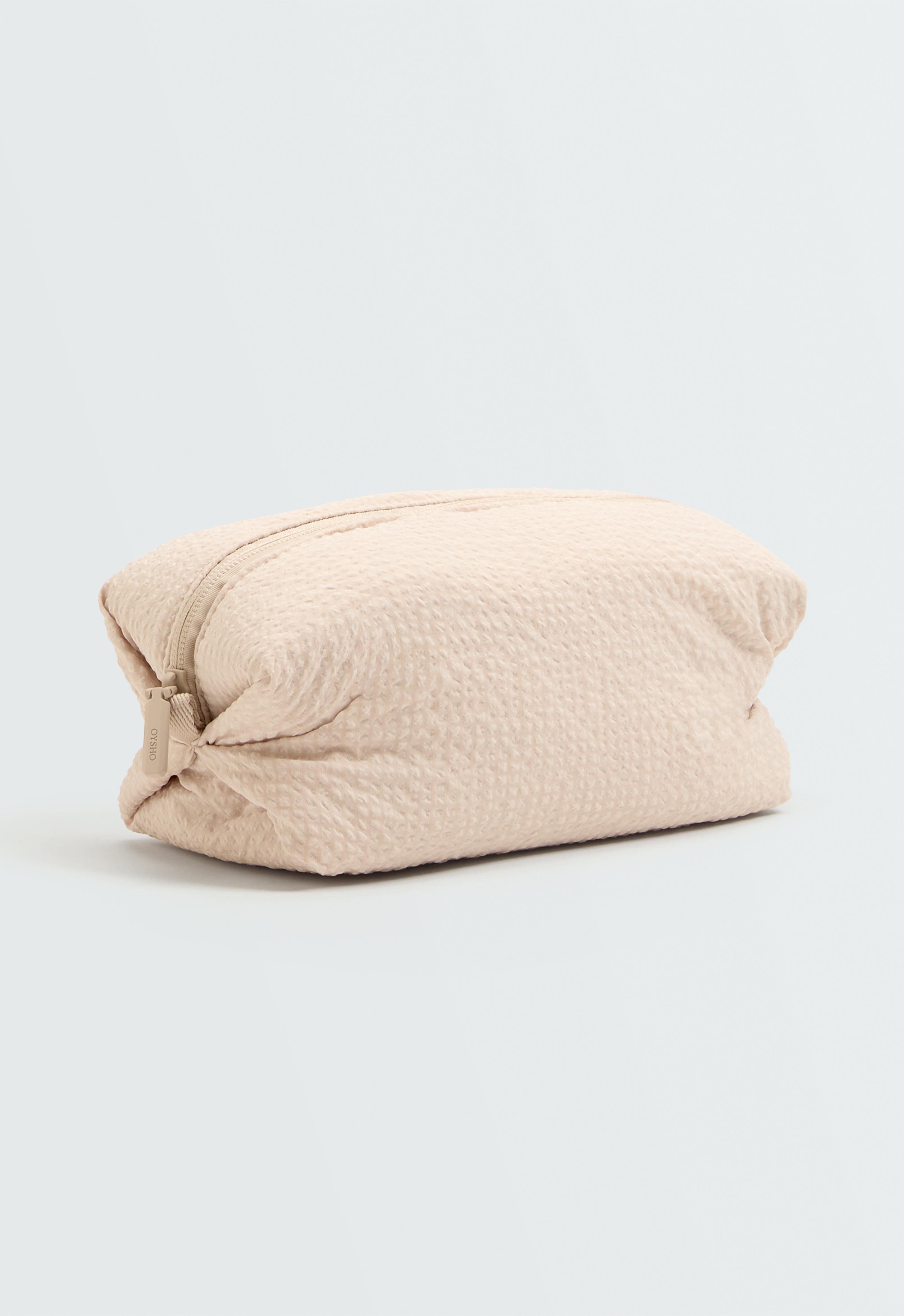 Textured wash bag