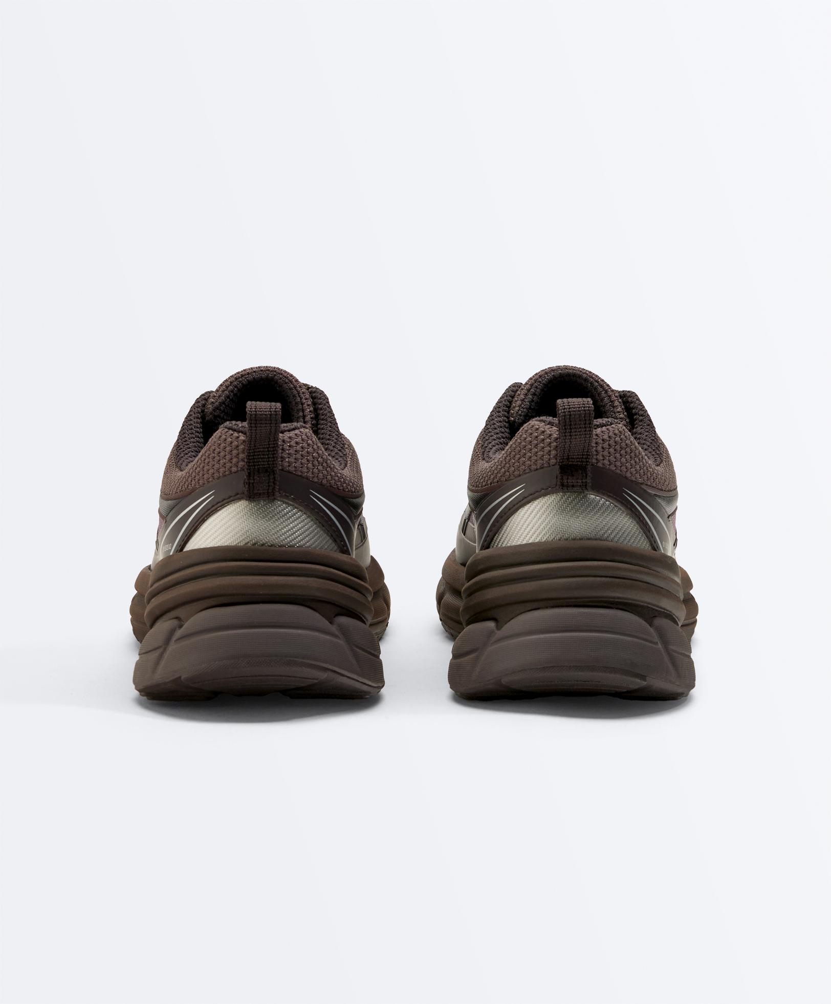 Running-style trainers — PLUM