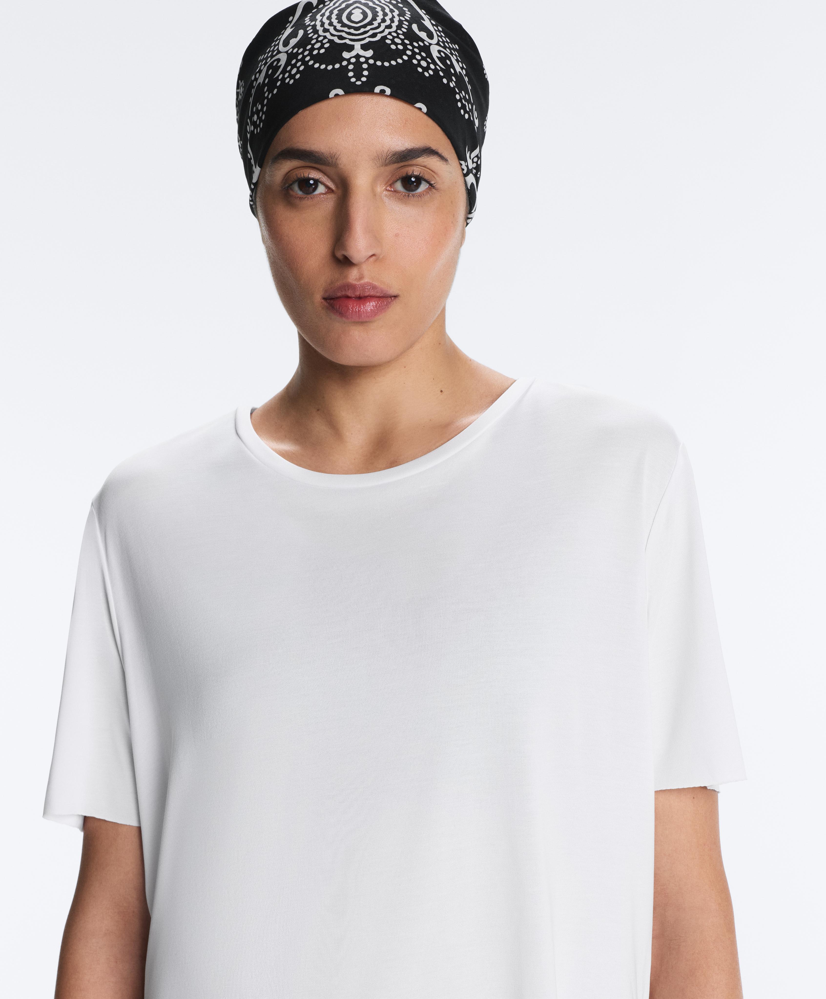 Μπλούζα με μείγμα από μοντάλ και κοντά μανίκια Μπλούζα με μείγμα από μοντάλ και κοντά μανίκια