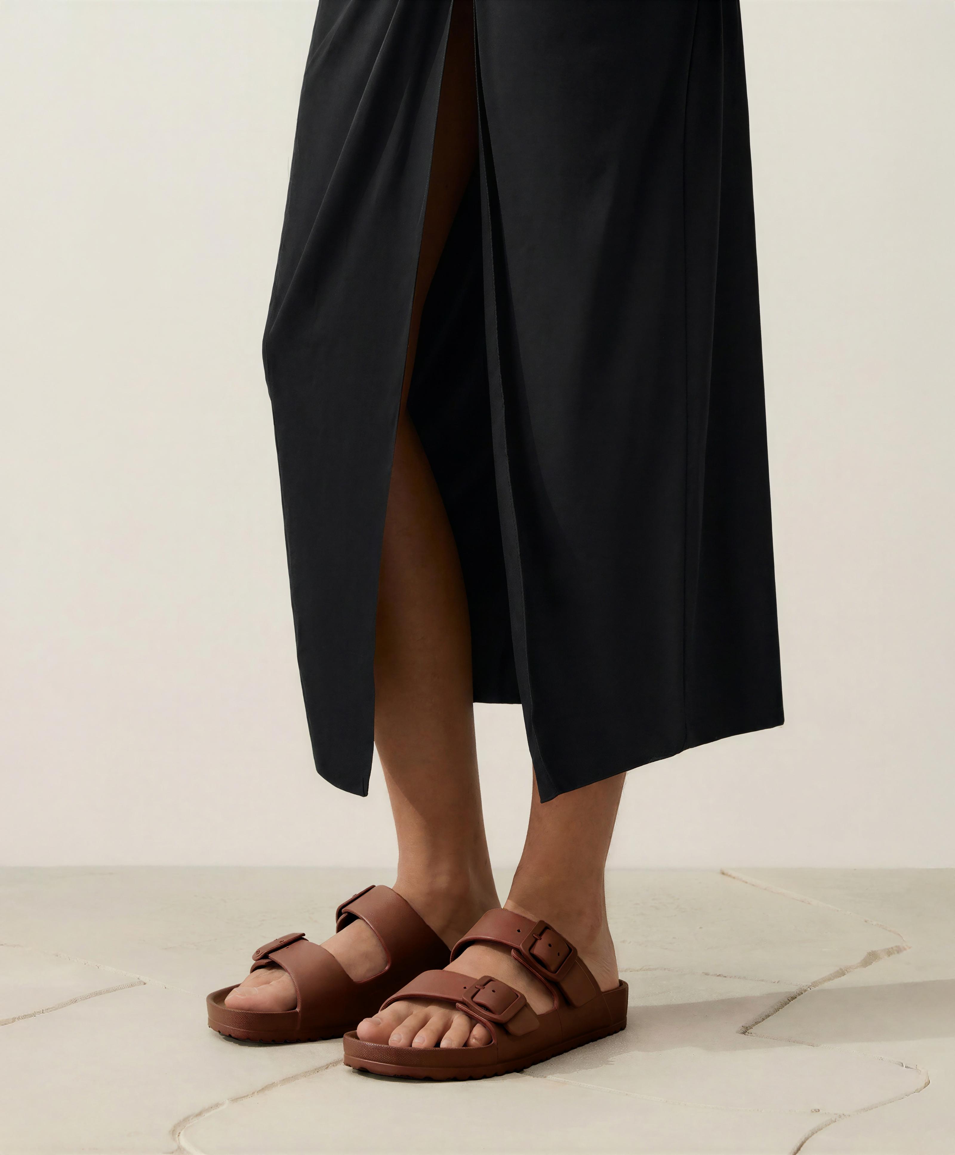 Buckle beach sandals — BROWN