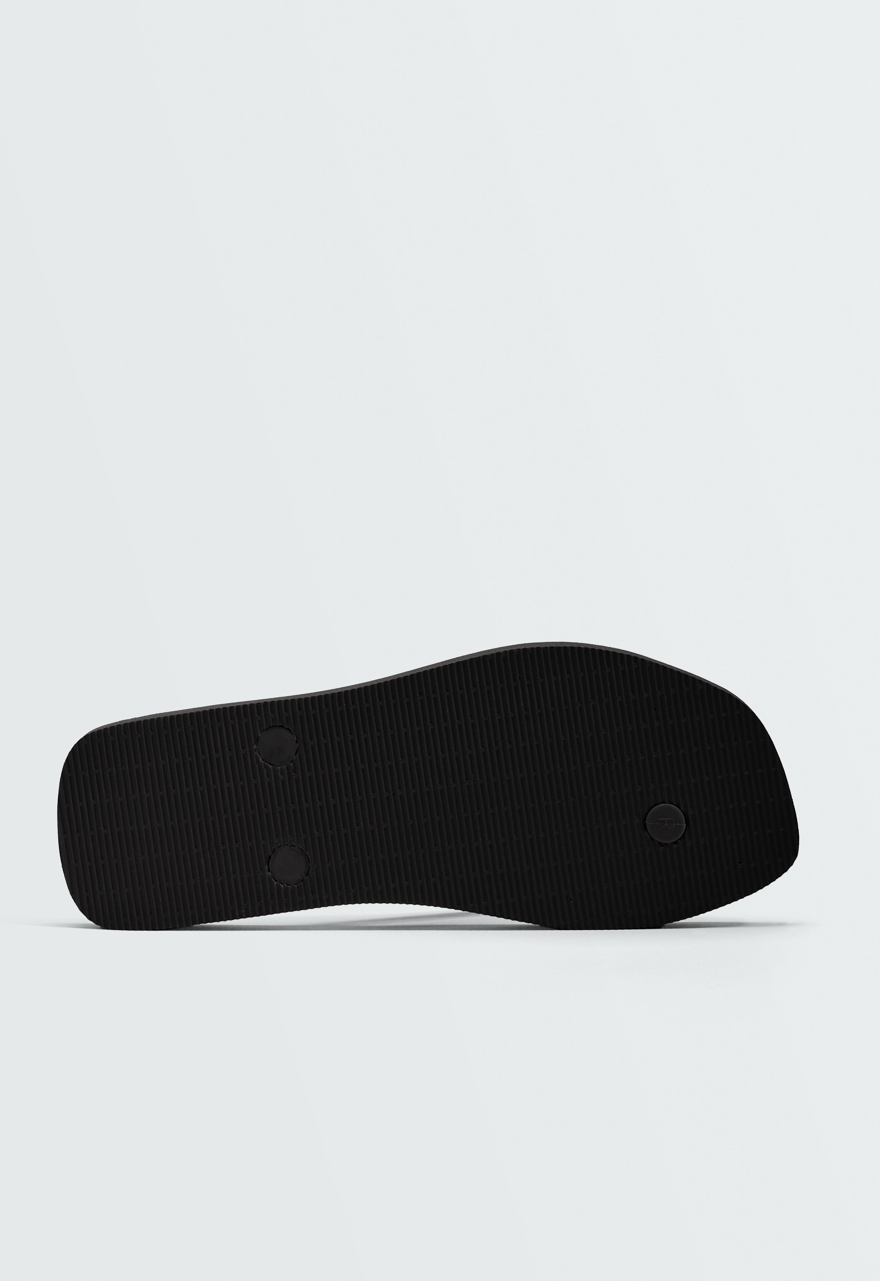 Embossed beach sandals — BLACK