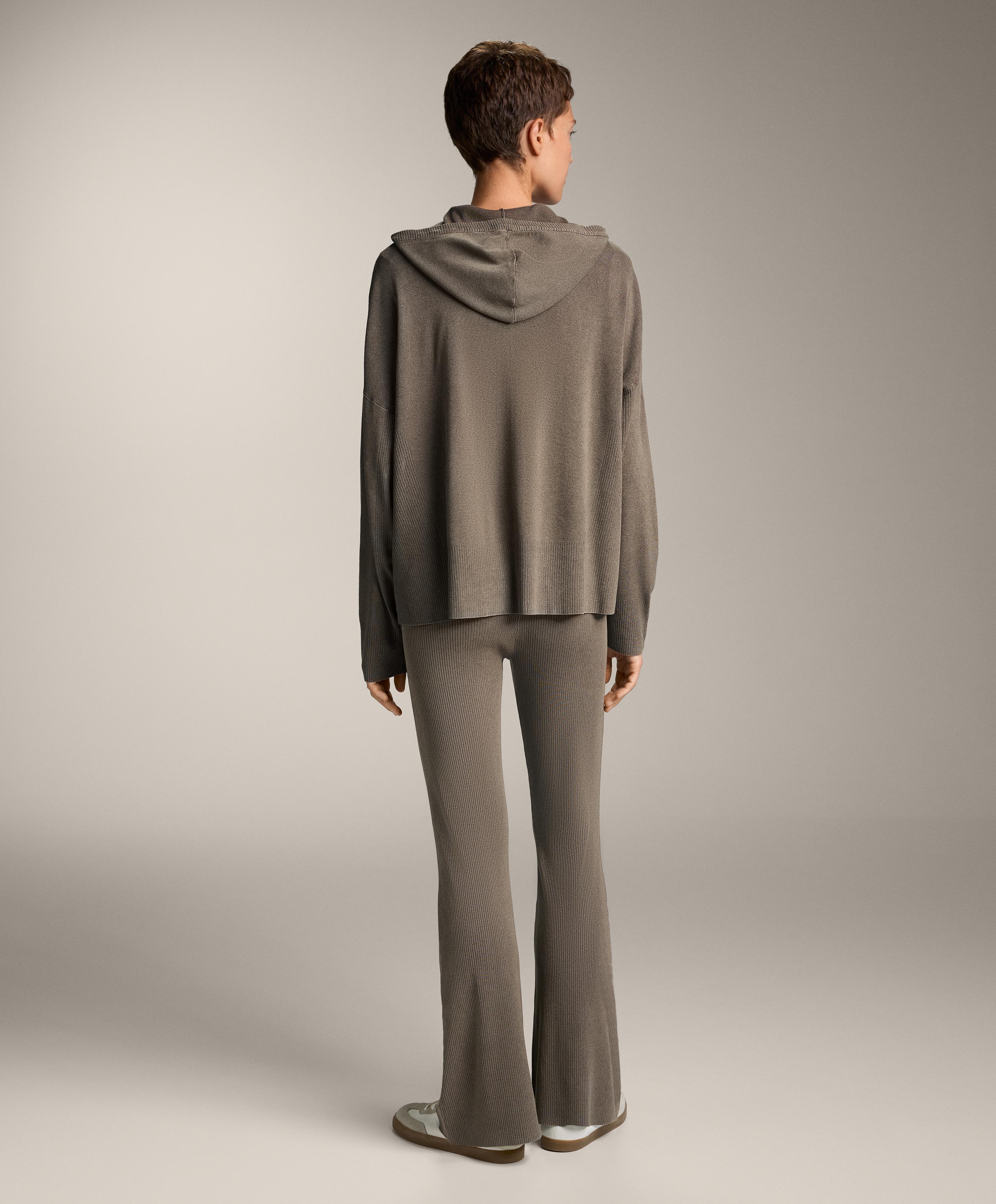 Dark taupe rib knit flare total look