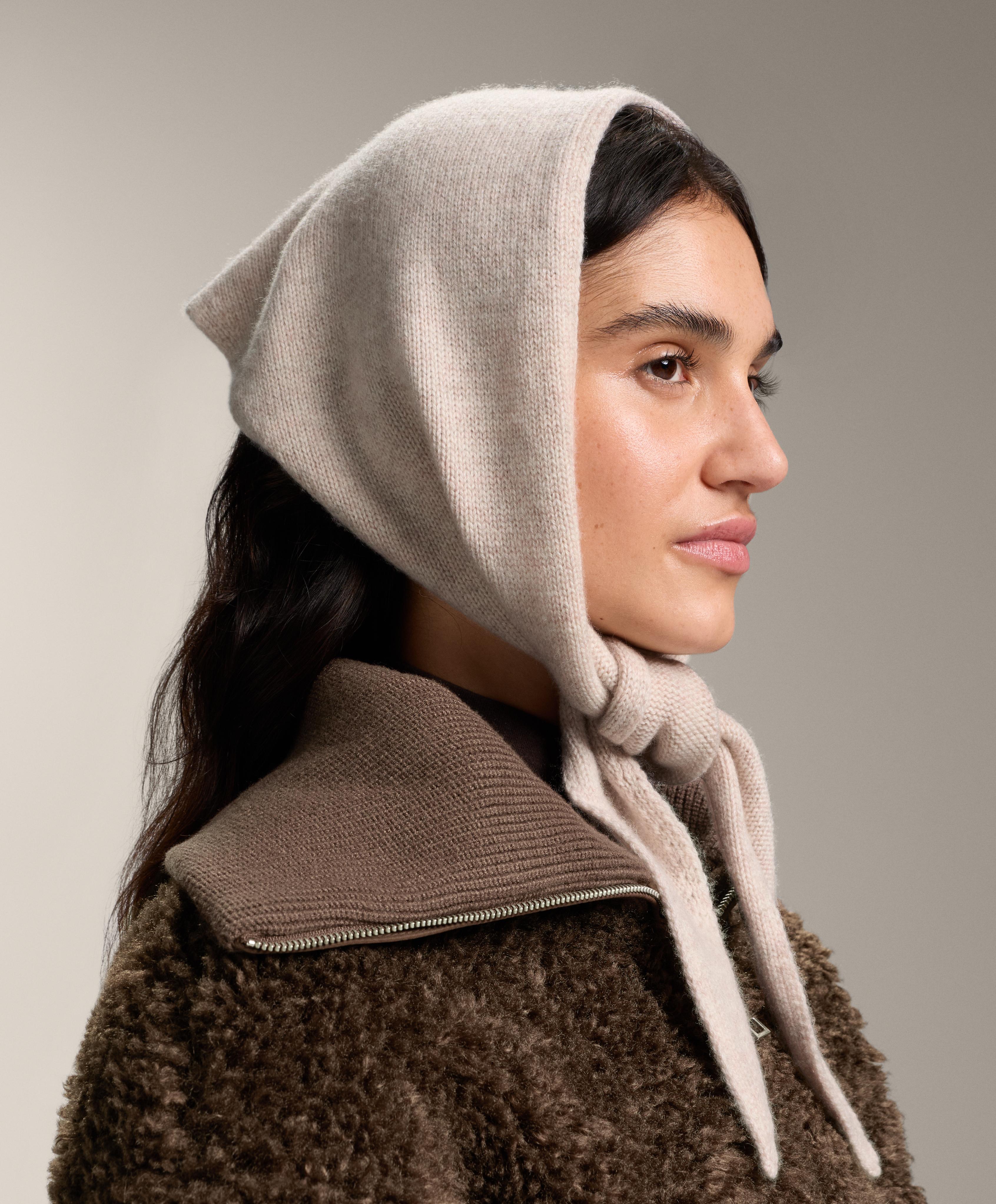 90% wool 10% cashmere knit bandana 90% wool 10% cashmere knit bandana