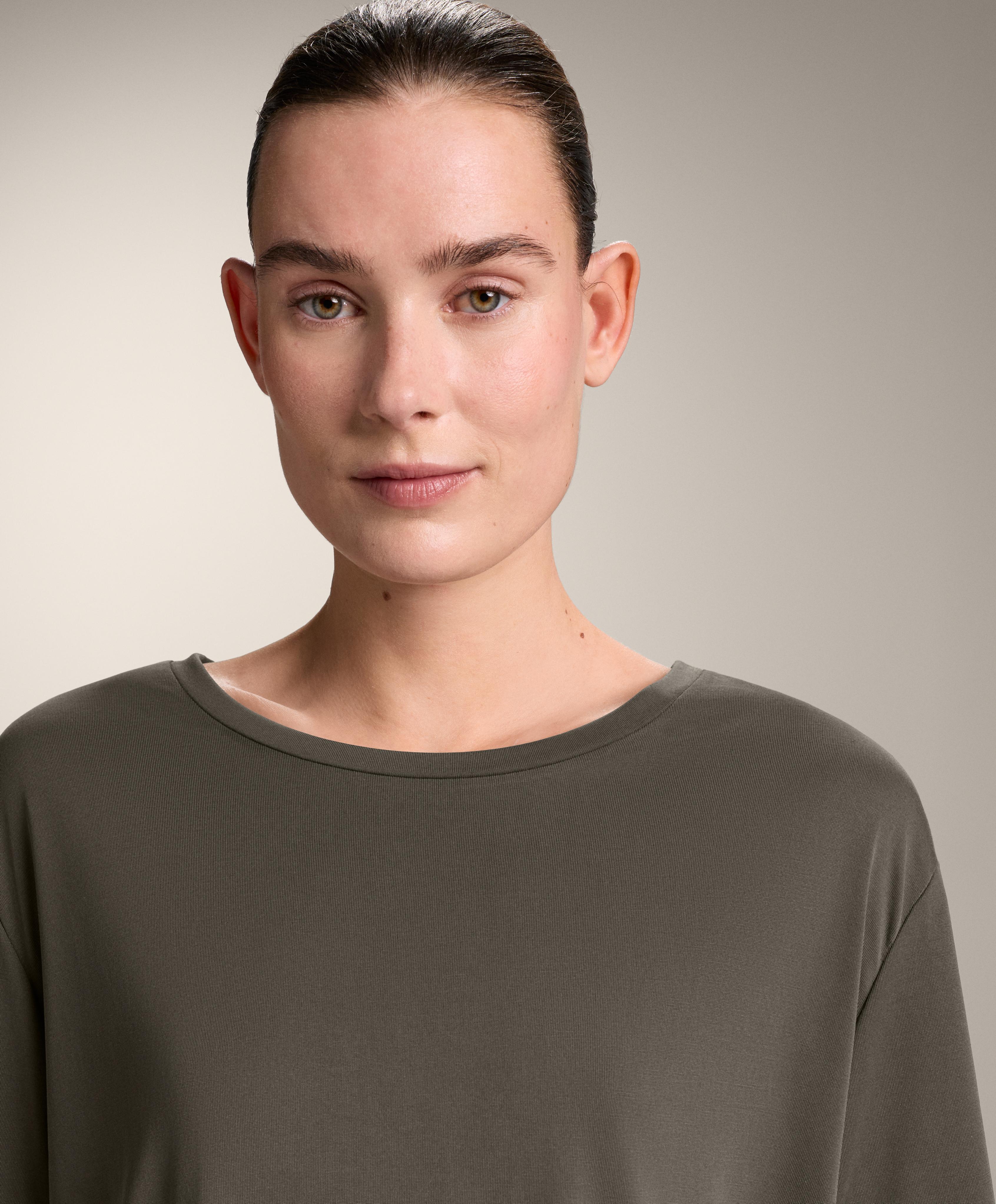 تيشيرت ممزوج بالمودال بأكمام قصيرة