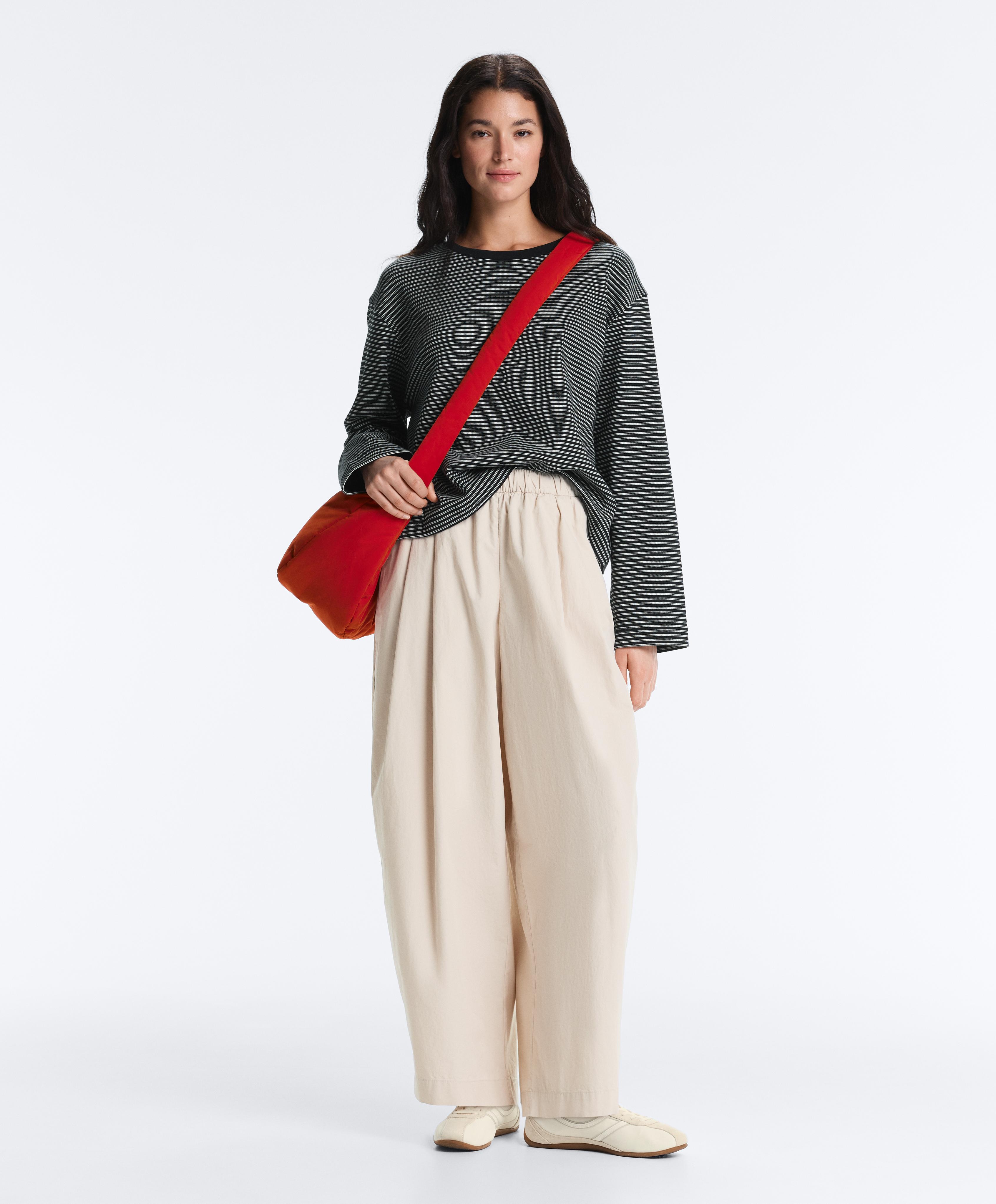 เสื้อยืดแขนยาวผ้าผสมฝ้ายลายทางคู่