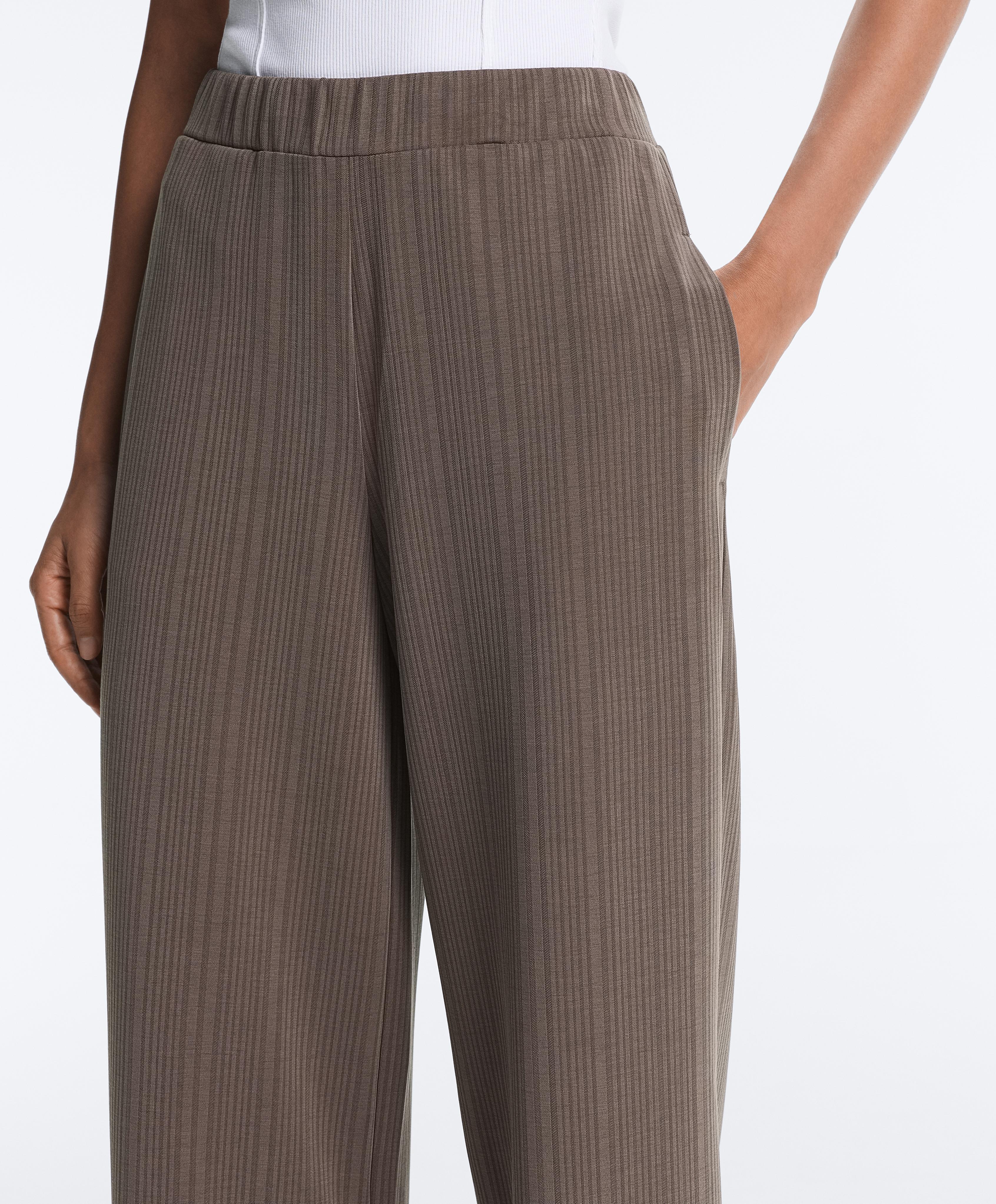 Pantalón recto raya asimétrica con modal