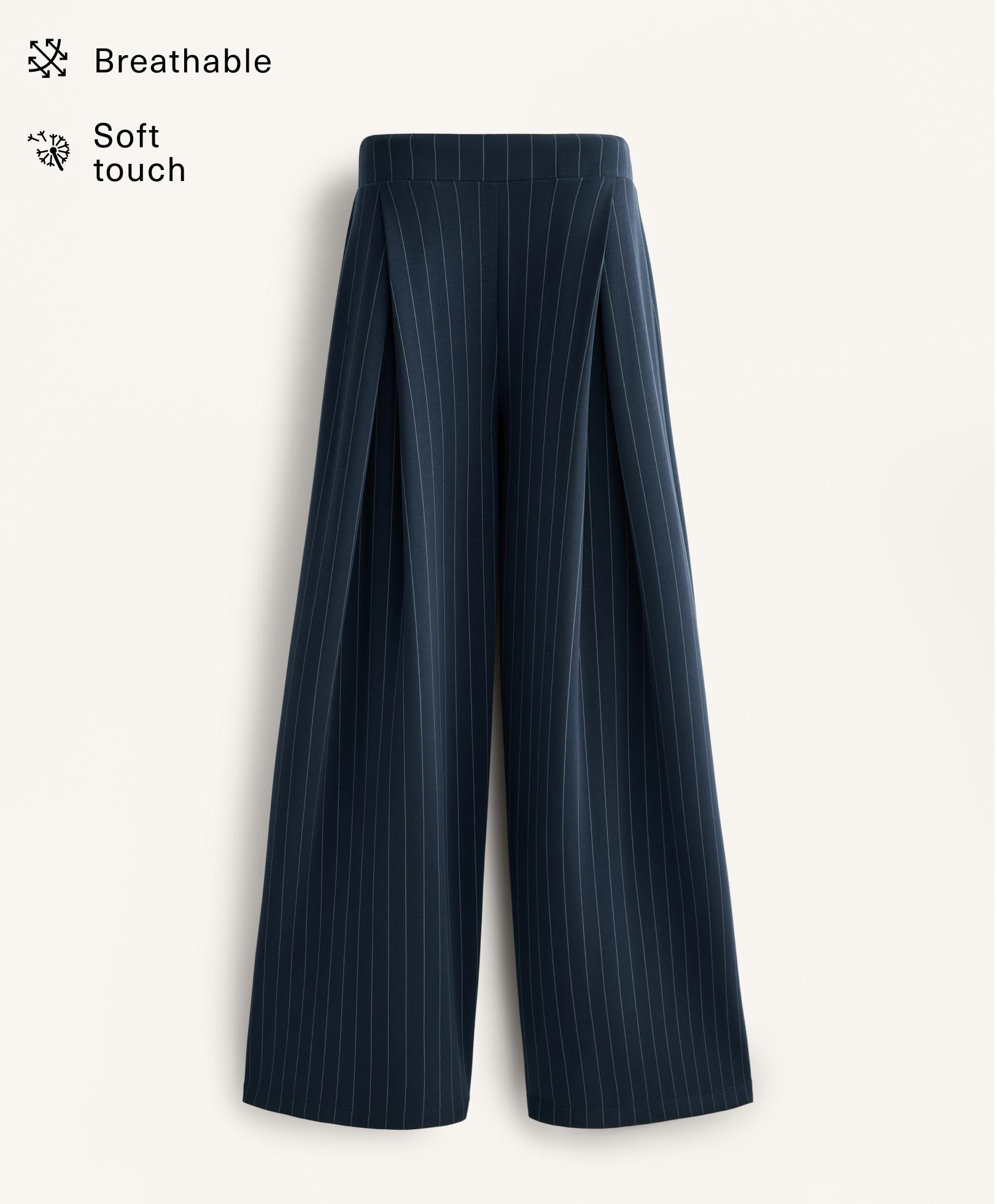 Wijde, gestreepte broek met plooien voor van zachte modal