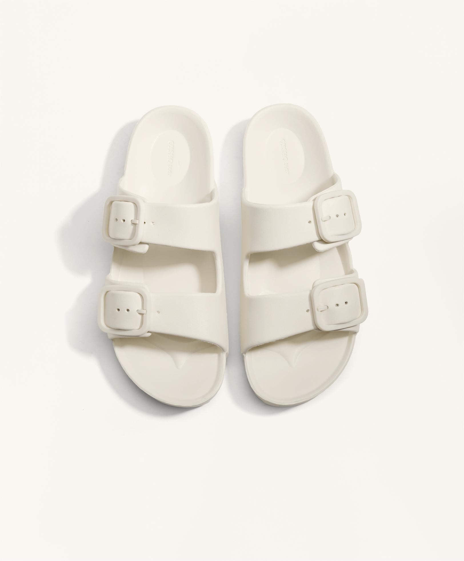 Buckle sandals