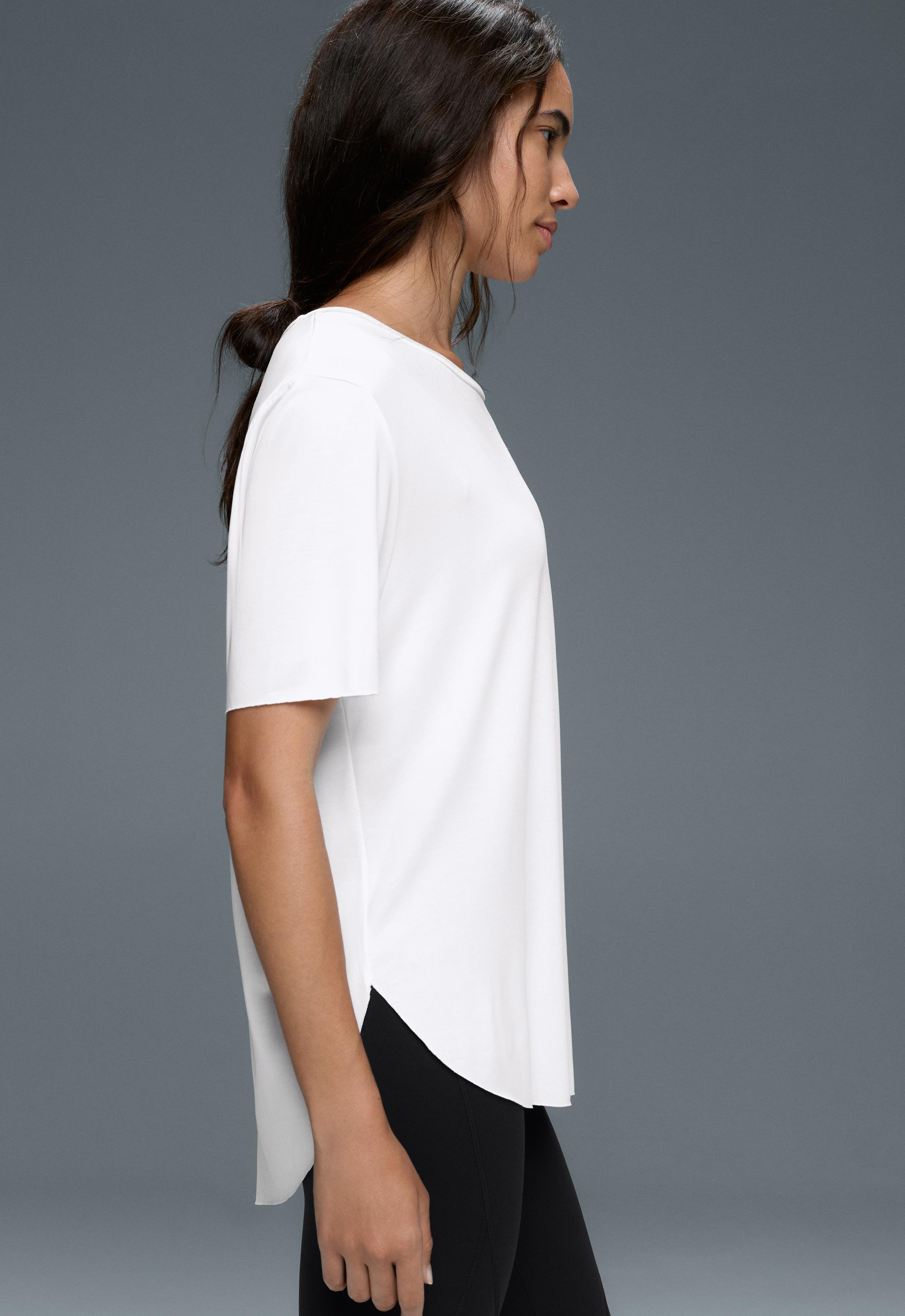 Modal blend short-sleeved T-shirt with rounded back hem