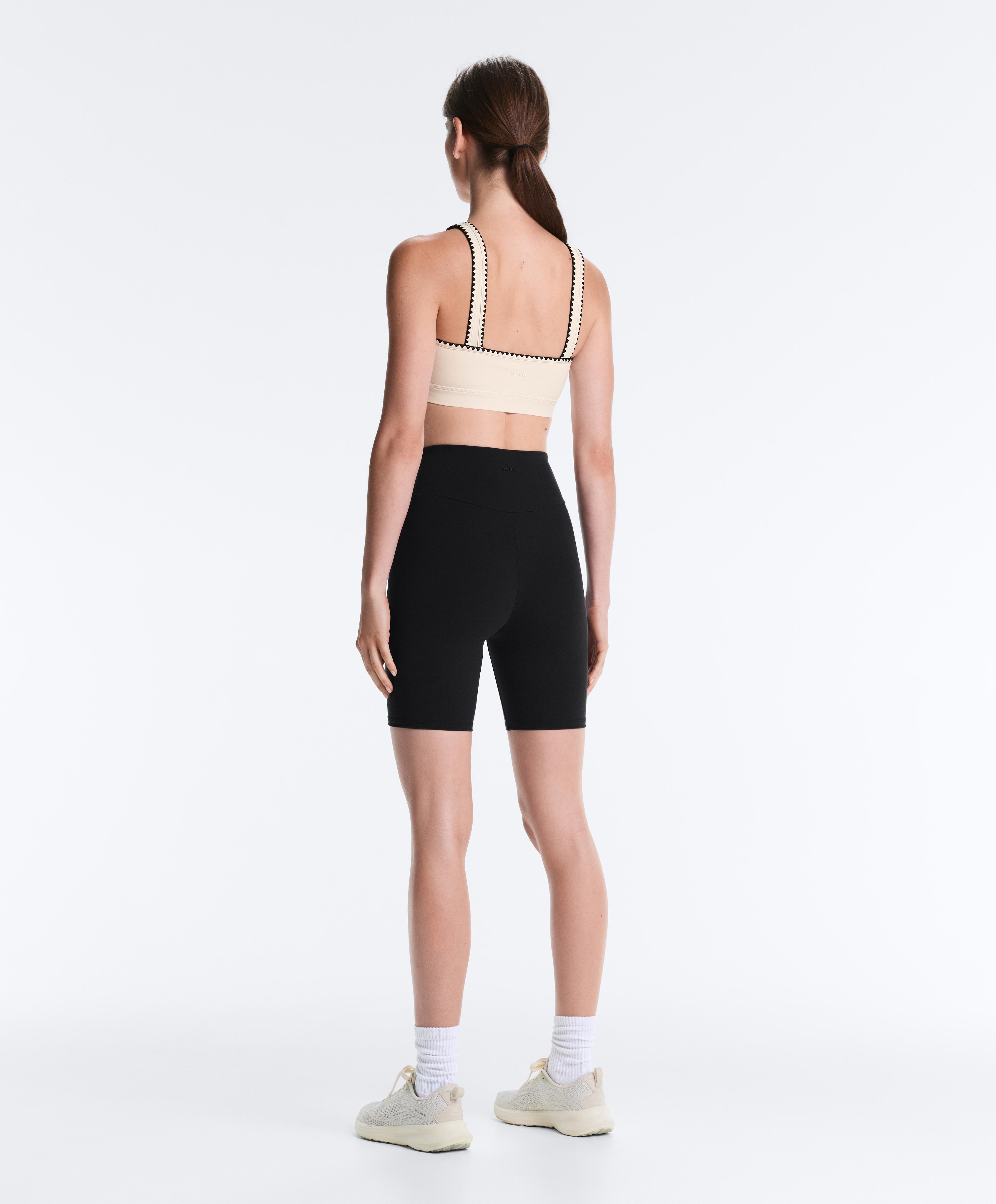 Medium-support Comfortlux sports bra with contrast seams — PALE ECRU