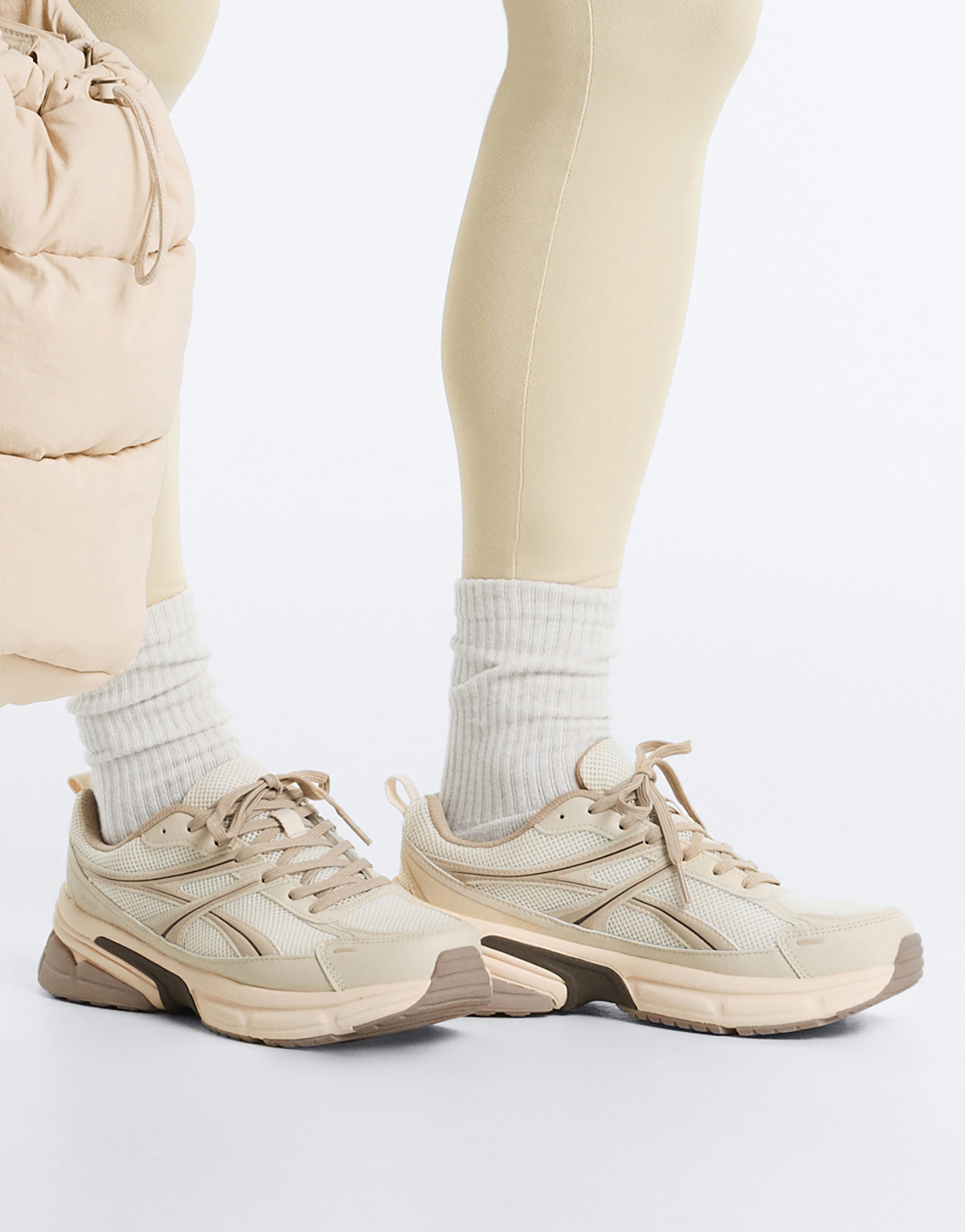 Running-style trainers — SAND