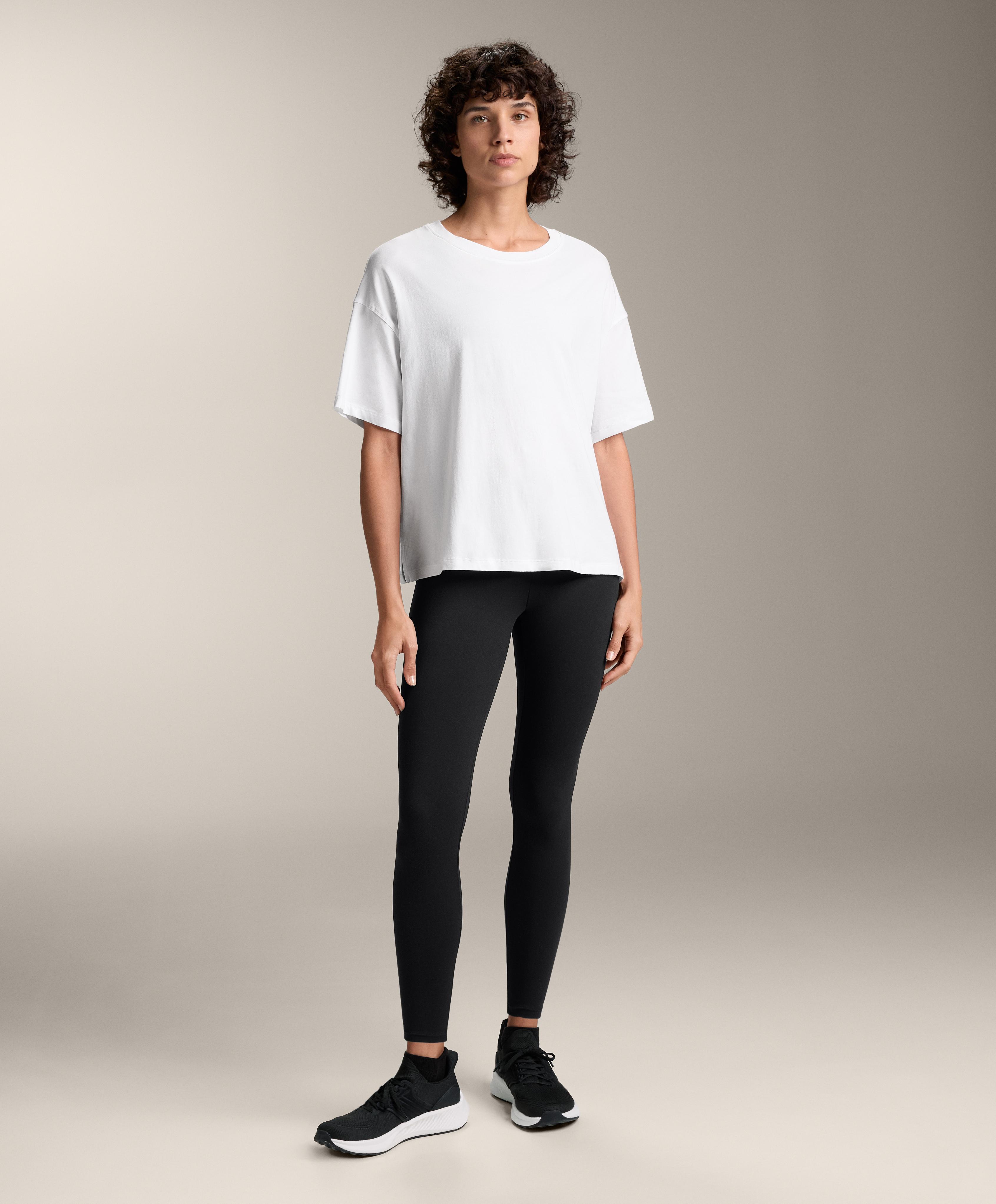 Boxy stila T-krekls ar īsām piedurknēm no kokvilnas maisījuma