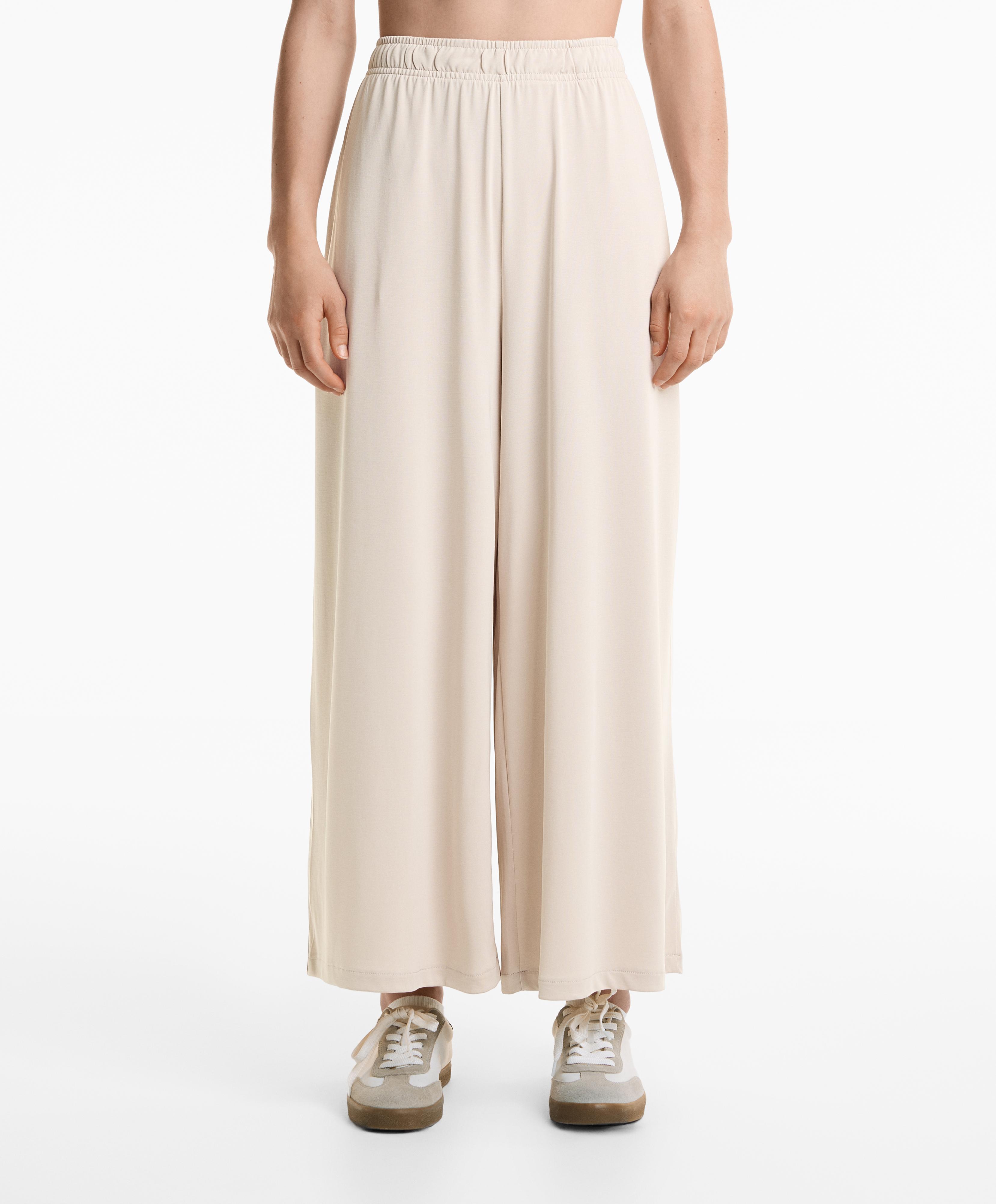 Pantalon court large et fluide contenant du modal doux au toucher Pantalon court large et fluide contenant du modal doux au toucher