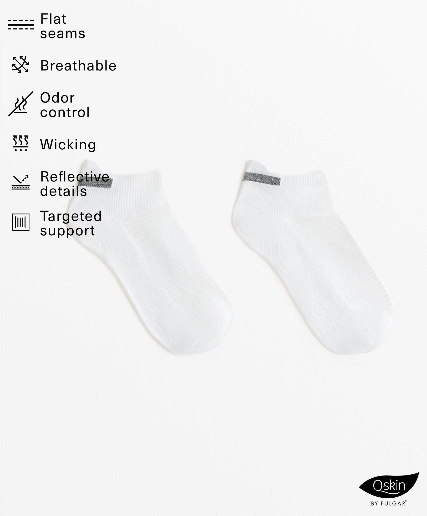 2 pairs of sports sneaker socks with heel tab and reflective detail