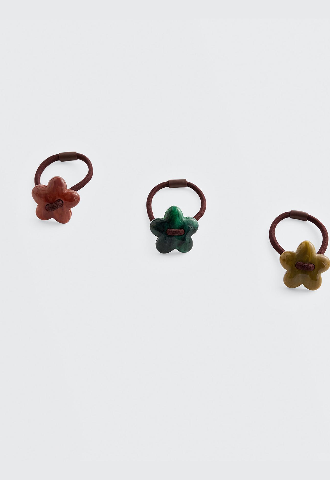3 flower detail scrunchies — CHESTNUT