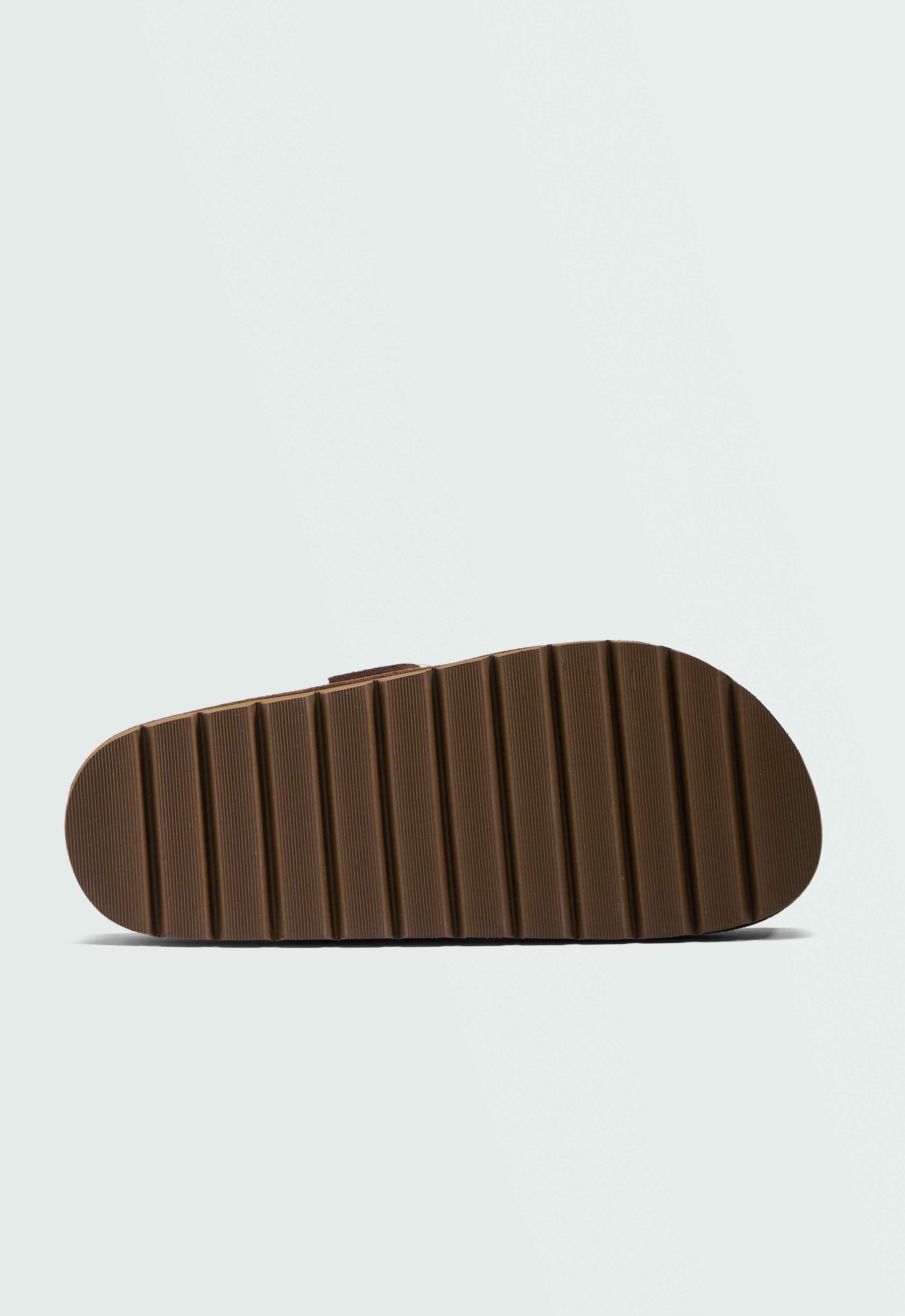 Buckle split-leather platform sandals — BROWN