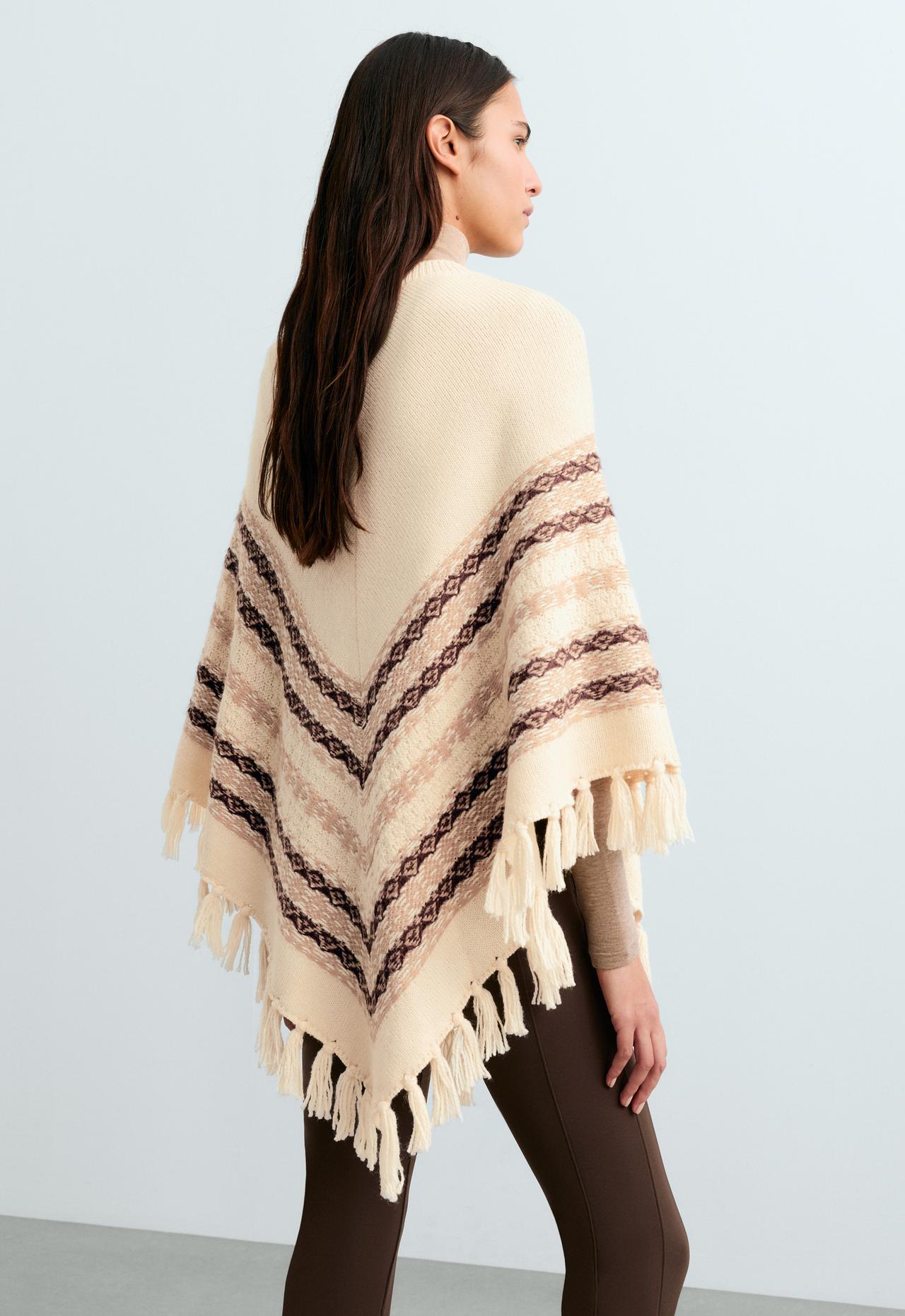 Knit poncho 30% wool — ECRU