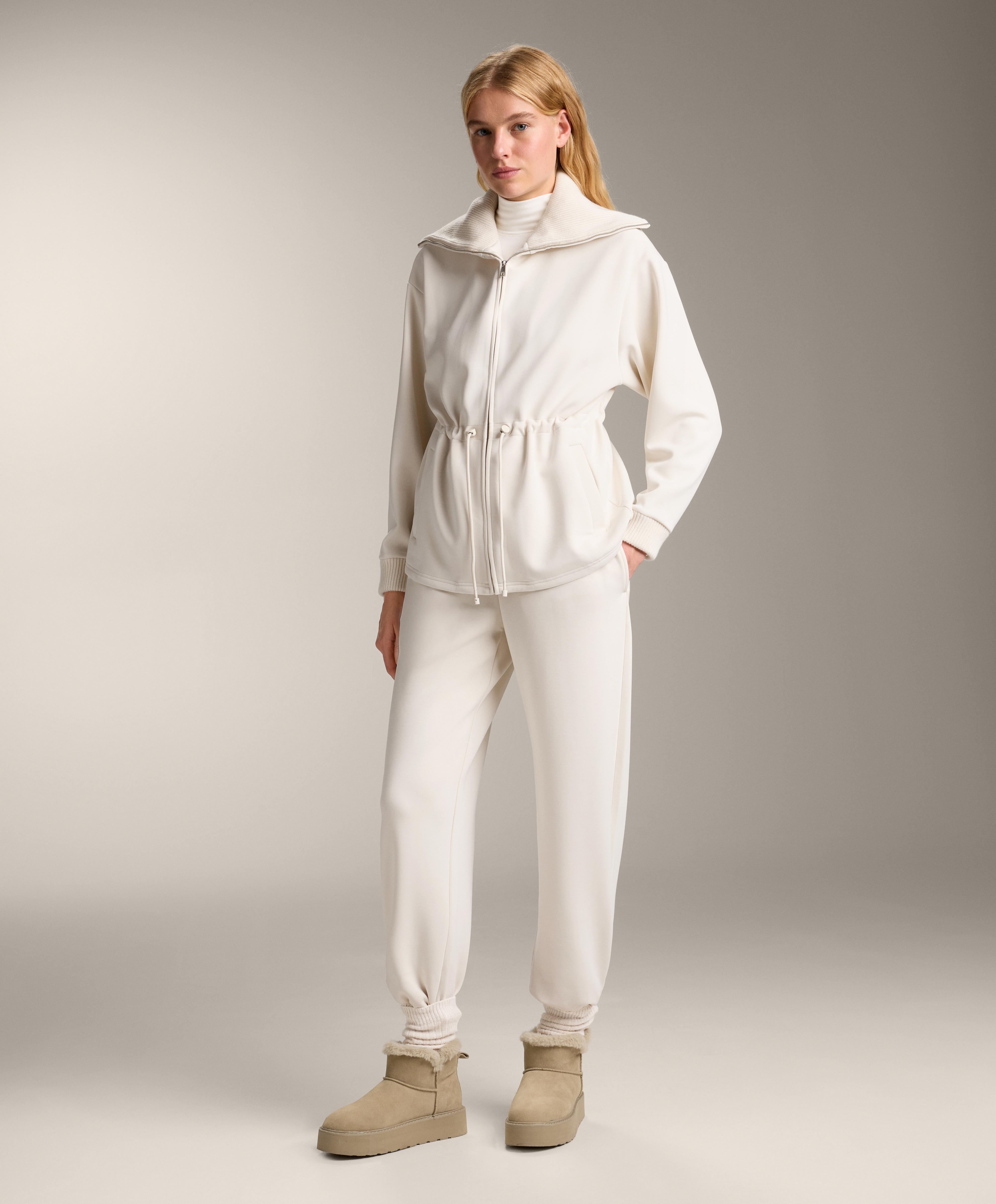 Total look jogger con modal brushed blanco