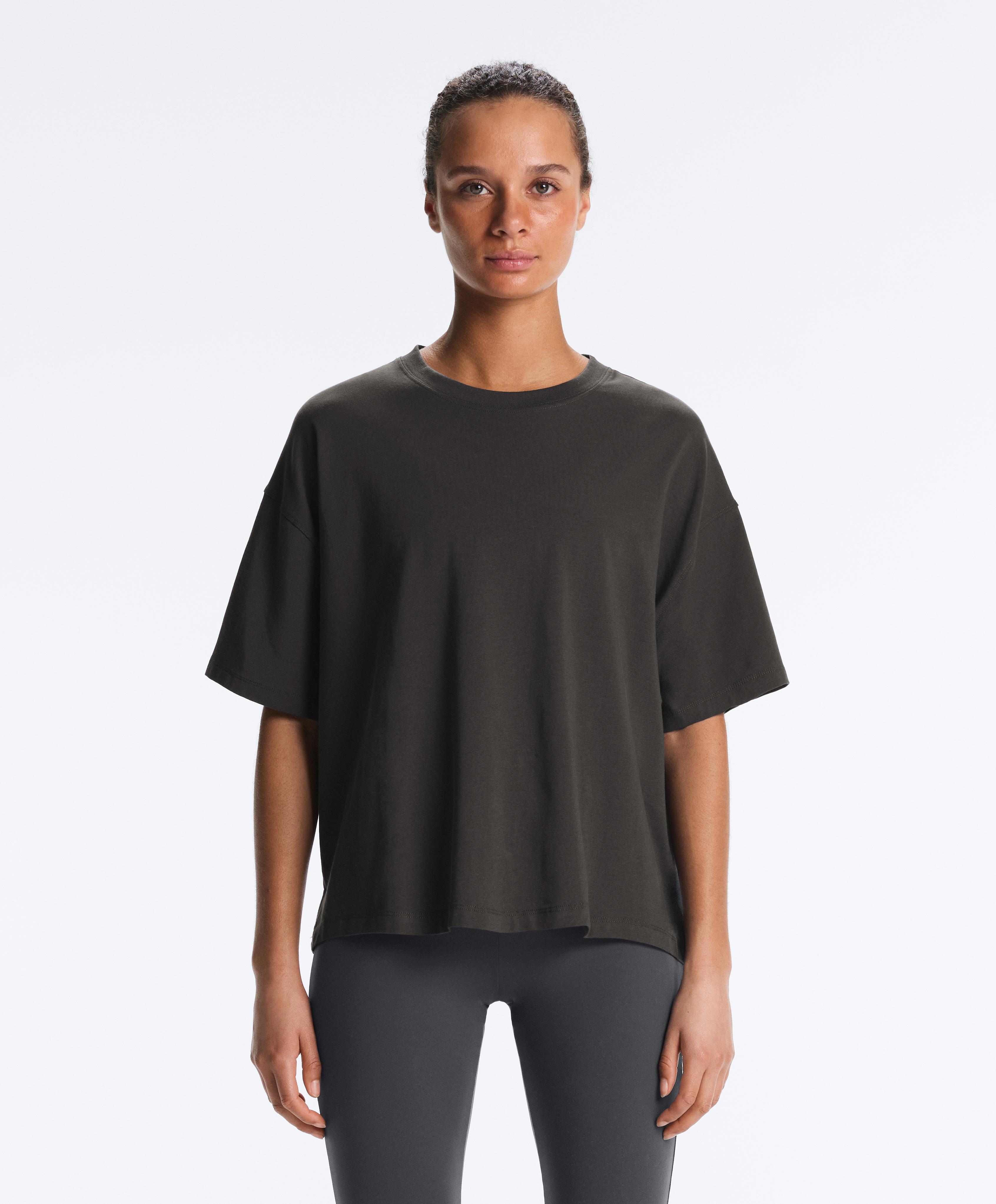 เสื้อยืดทรงหลวมแขนสั้นผ้าฝ้ายผสม เสื้อยืดทรงหลวมแขนสั้นผ้าฝ้ายผสม