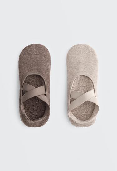 2 pairs of padded cotton blend yoga and Pilates socks with crossover straps — PALE TAN 1