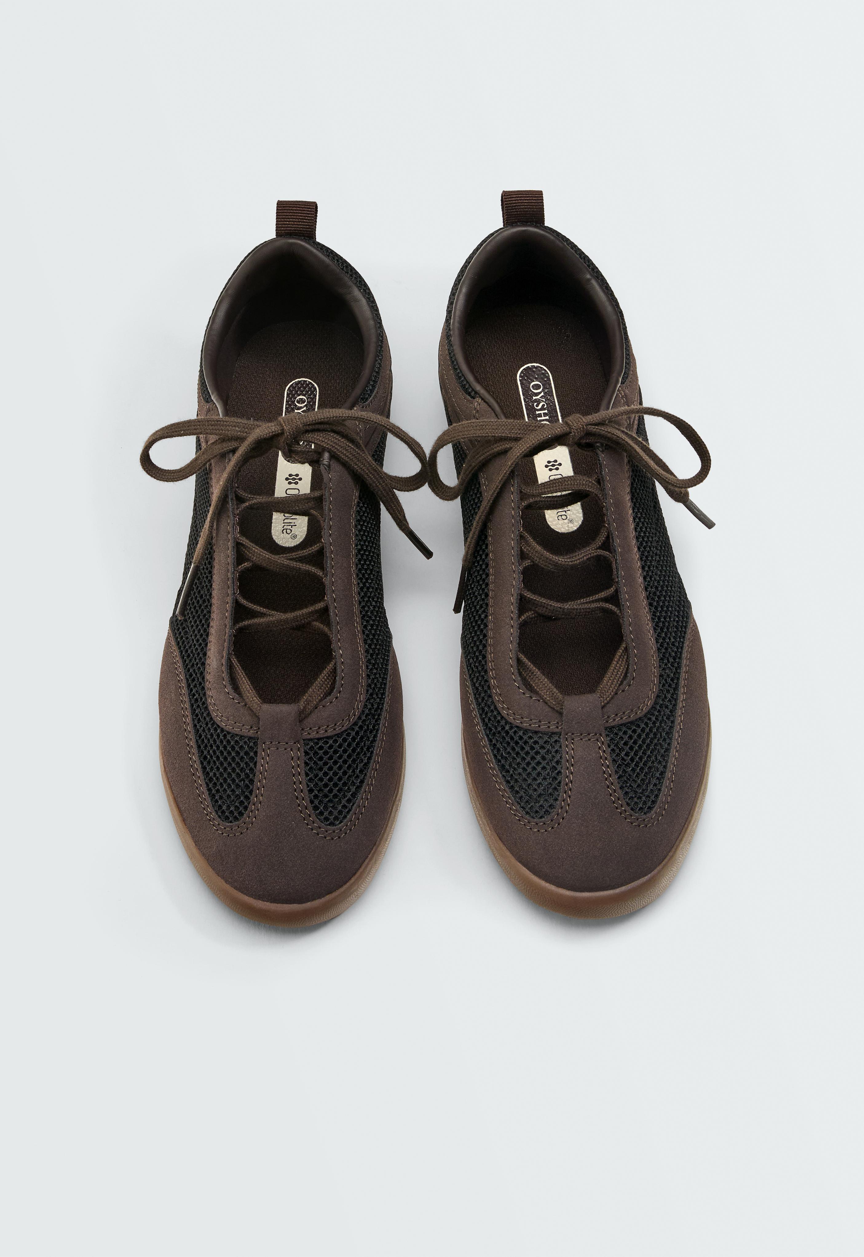 Mixed-material mesh trainers — CHOCOLATE      