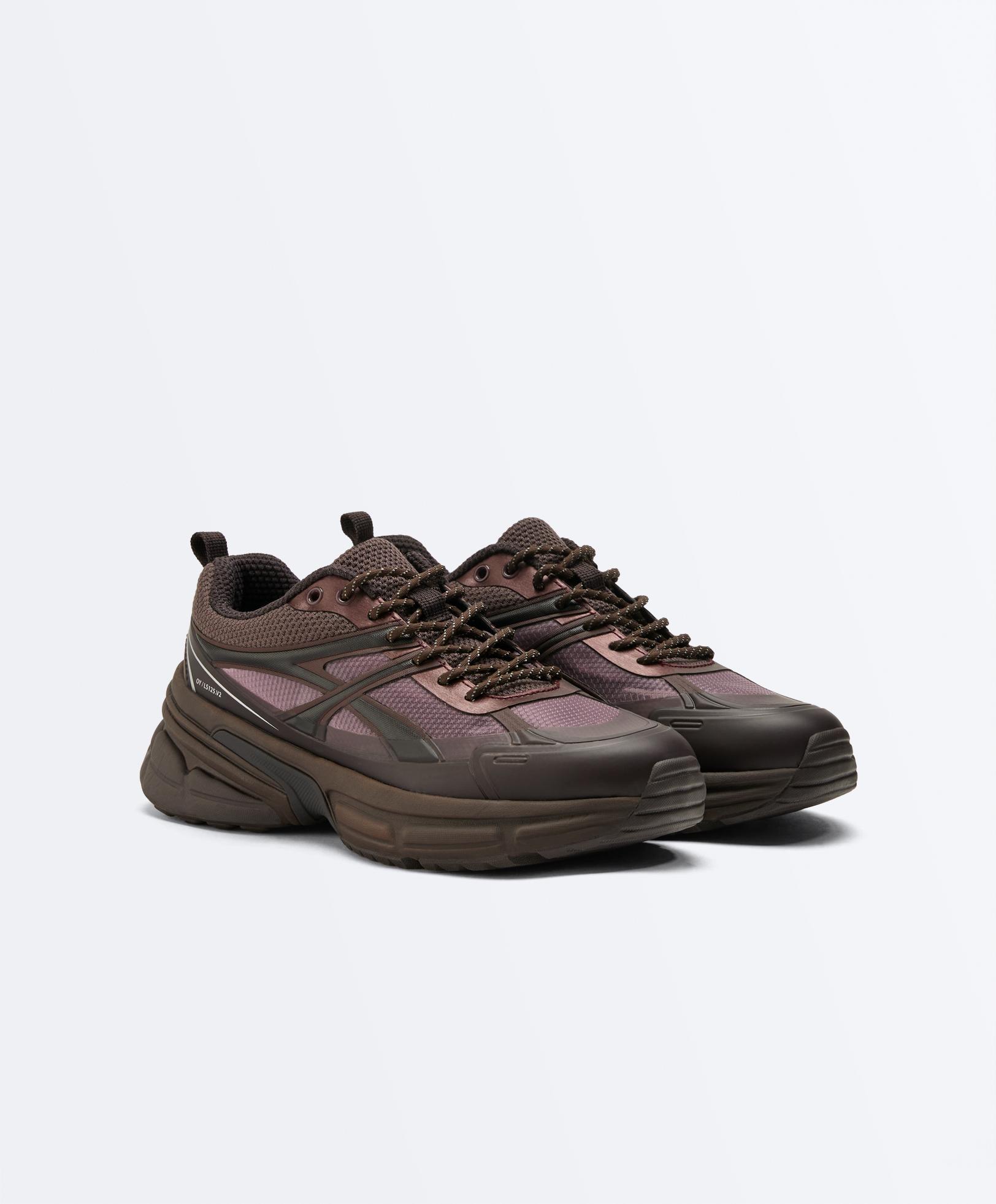 Running style trainers