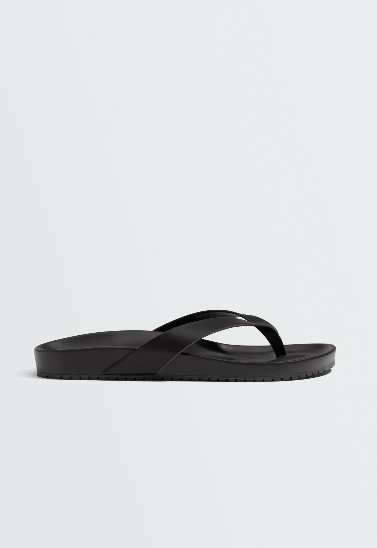 Strappy flat sandal — BLACK