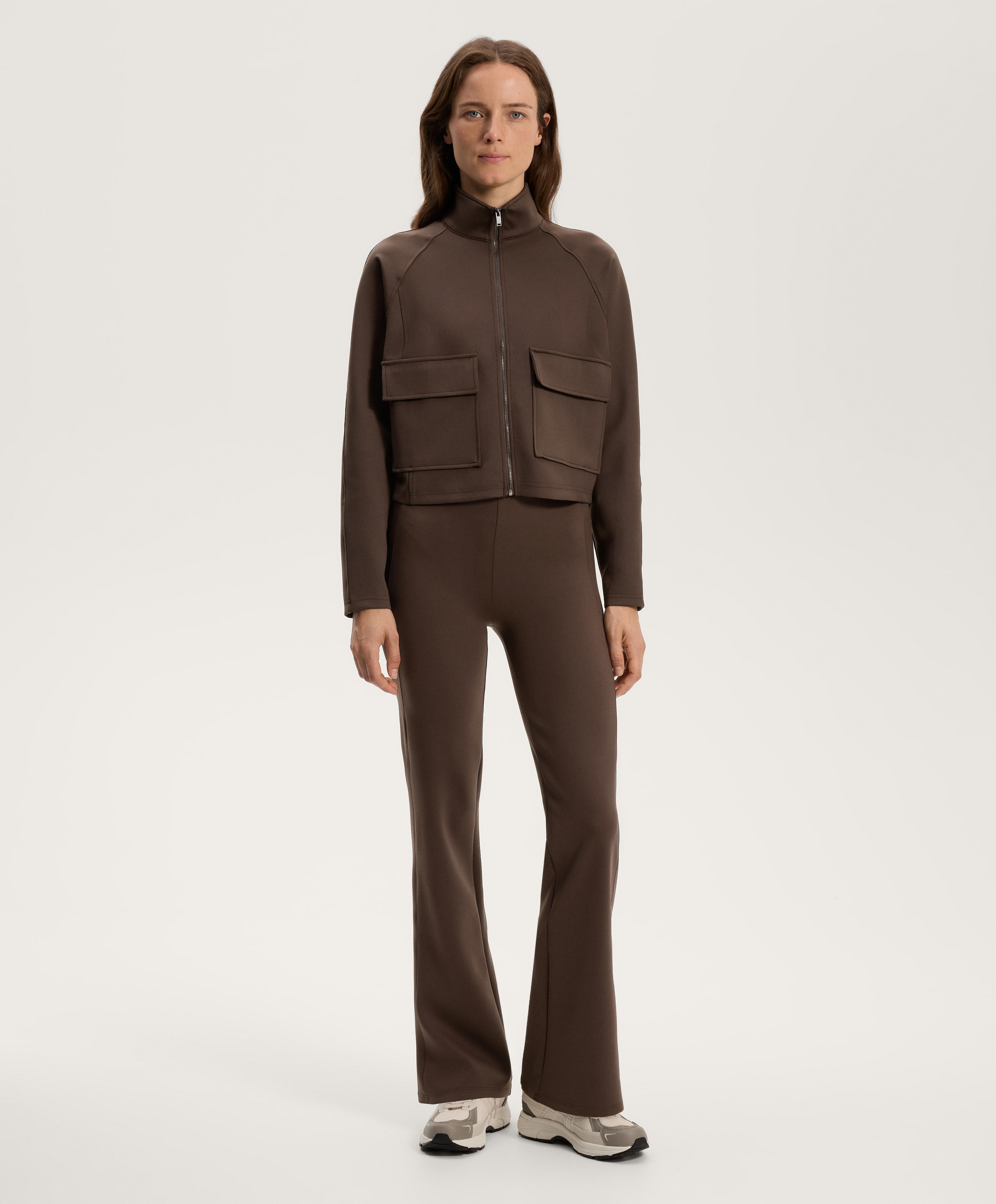 Total look flare high rise sa izgledom neoprena braon boje Total look flare high rise sa izgledom neoprena braon boje