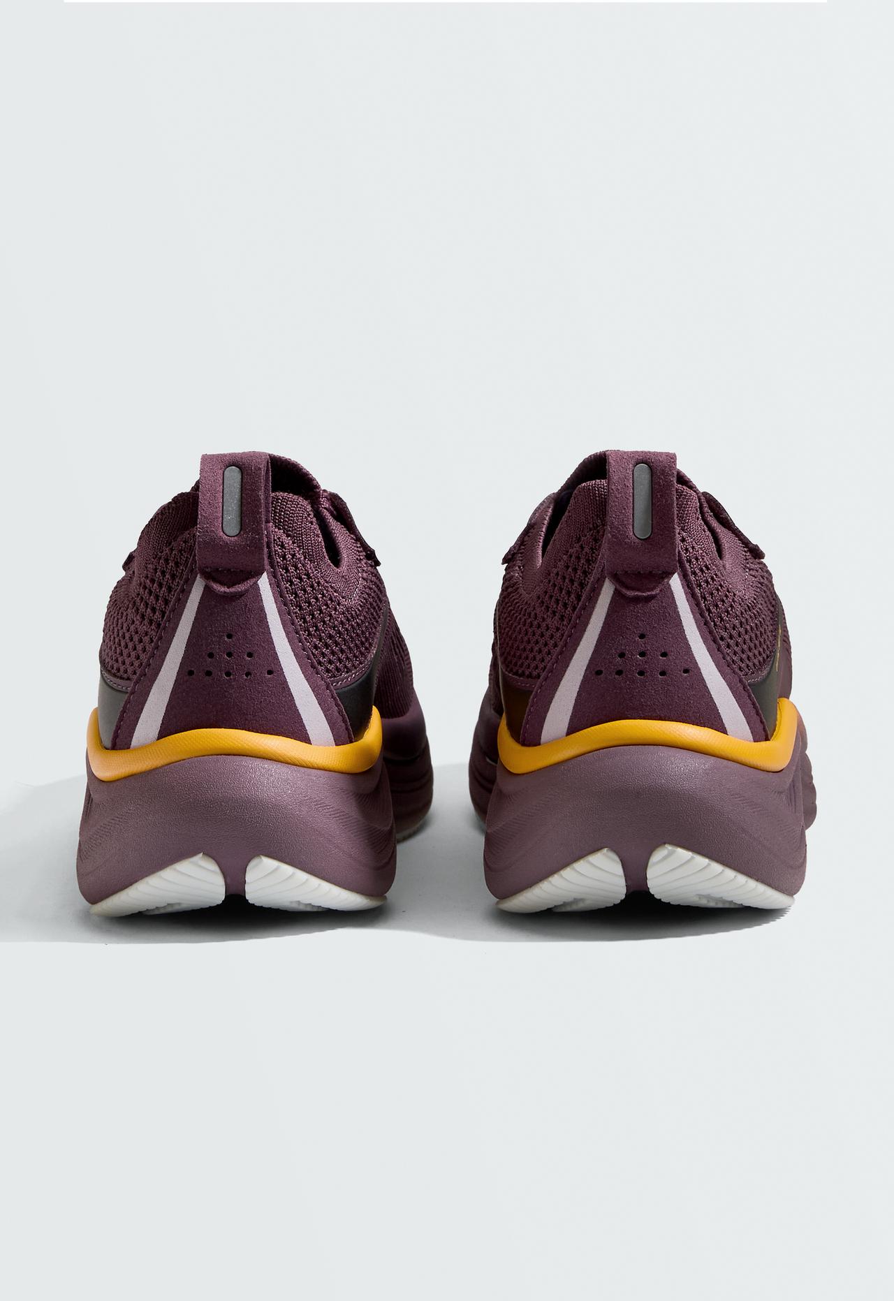 OY/PR 907 V2 running trainers — BURGUNDY