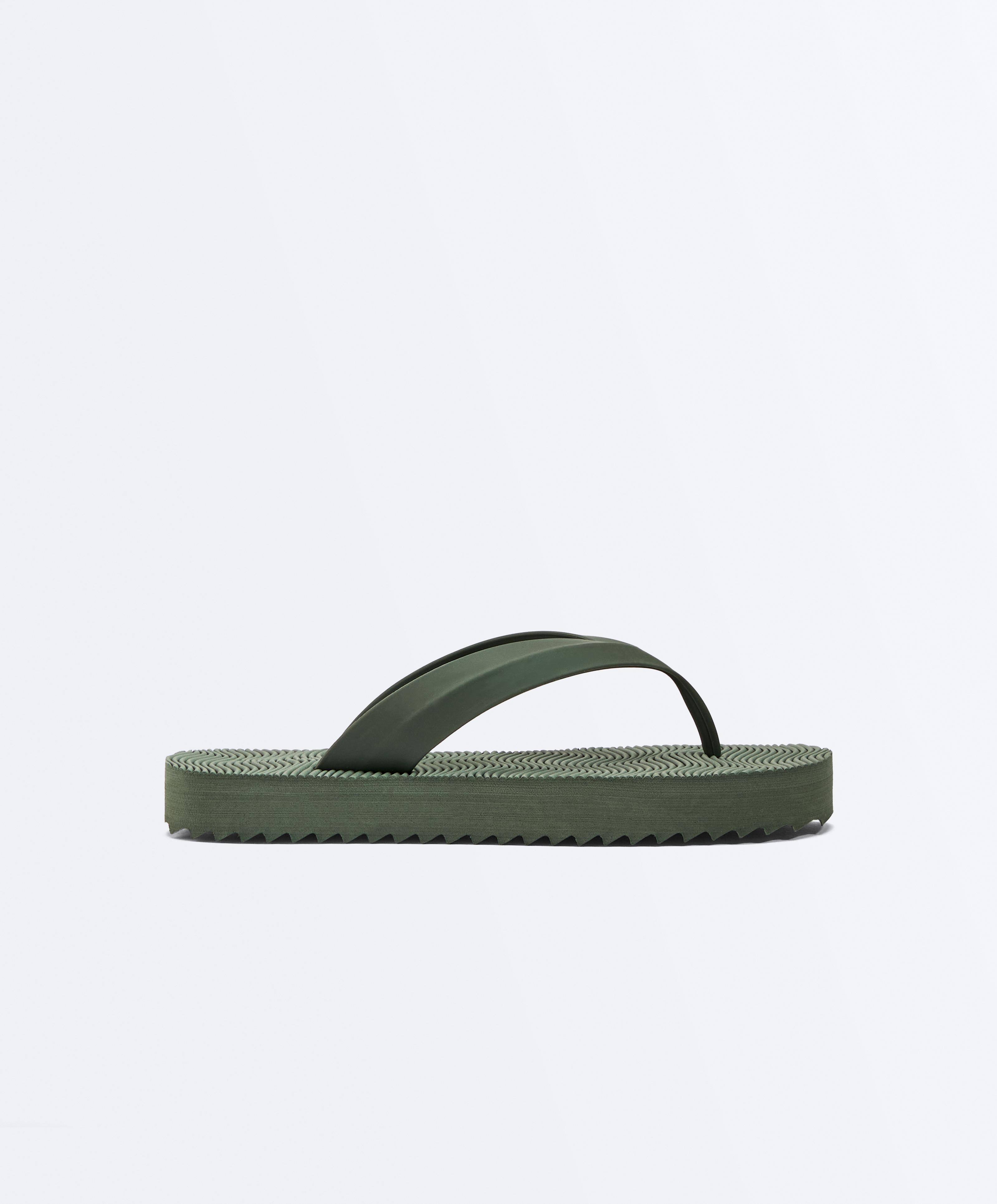 Textured platform beach sandal