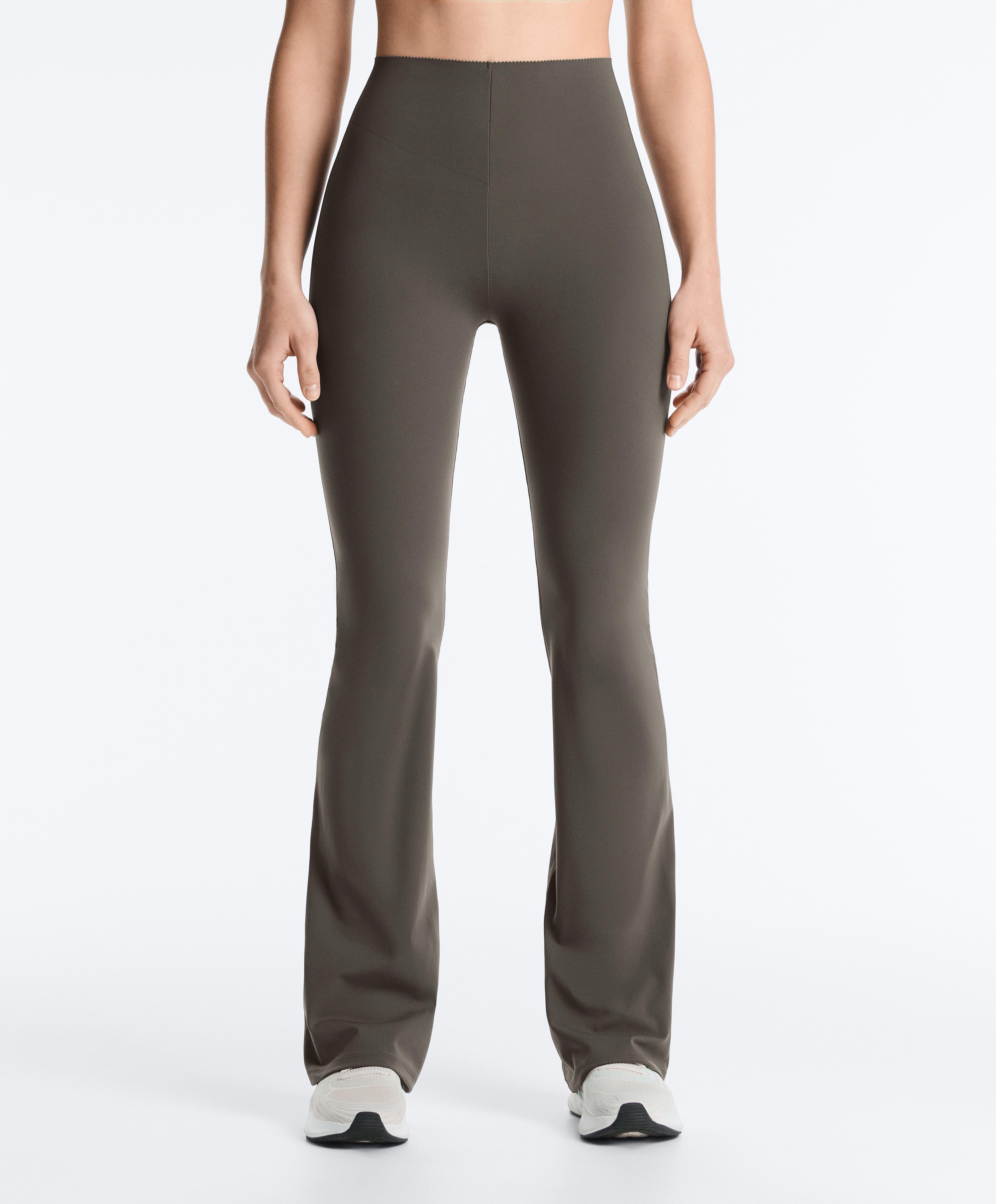 High-rise Compressive Raise Up Flare Trousers High-rise Compressive Raise Up Flare Trousers