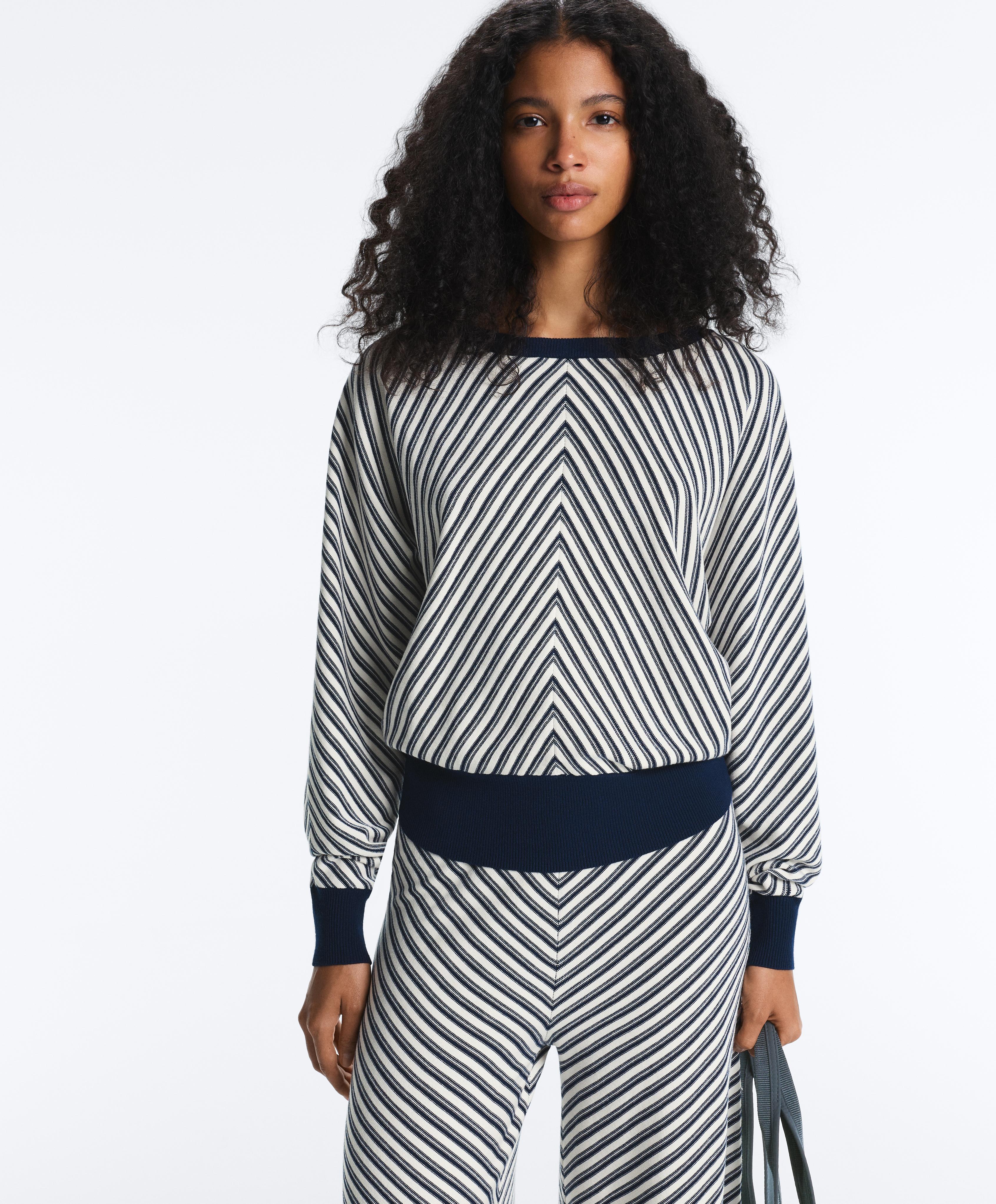 Diagonal stripe knit jumper — NAVY BLUE