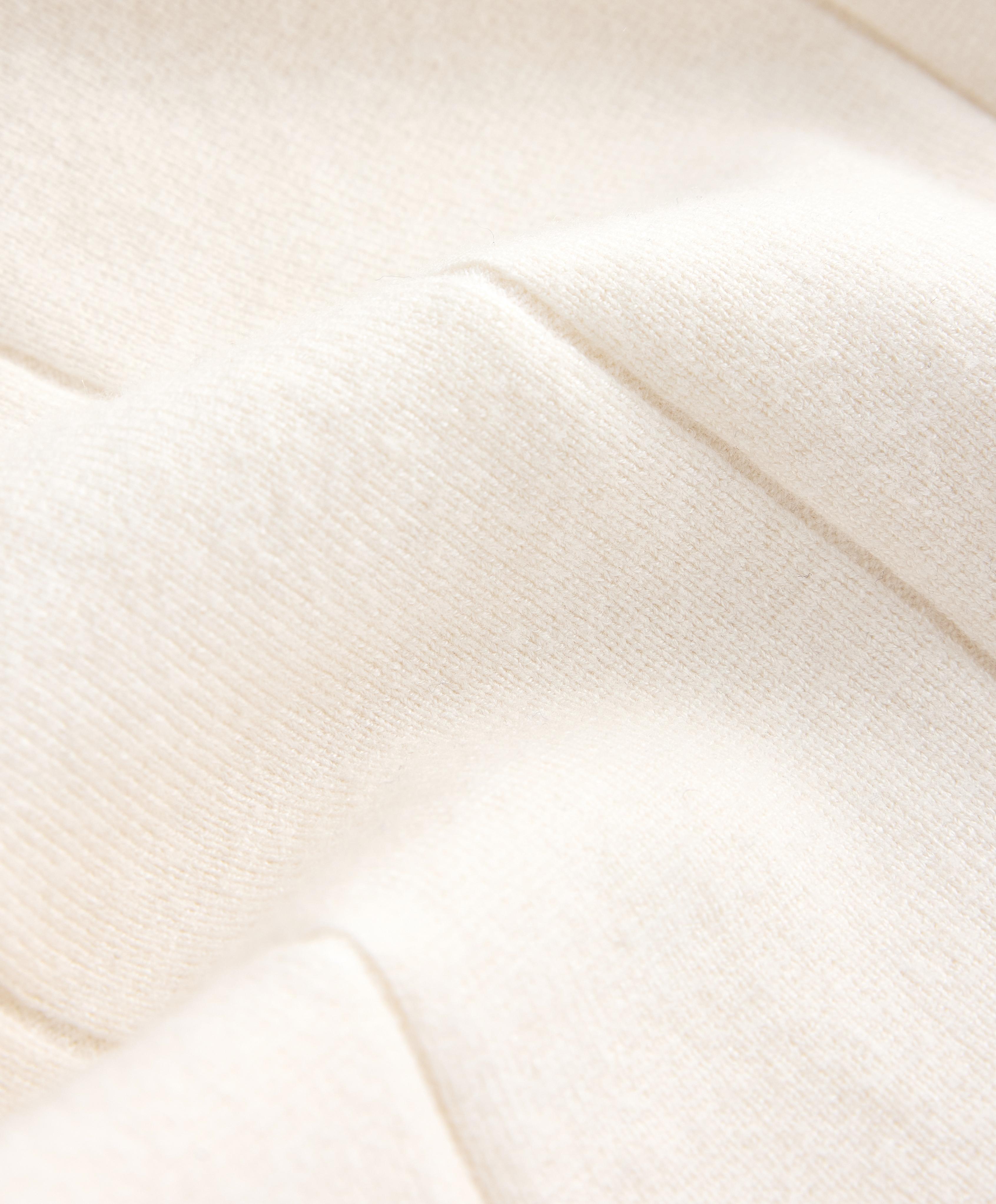 Contrast V-neck knit jumper — PALE ECRU
