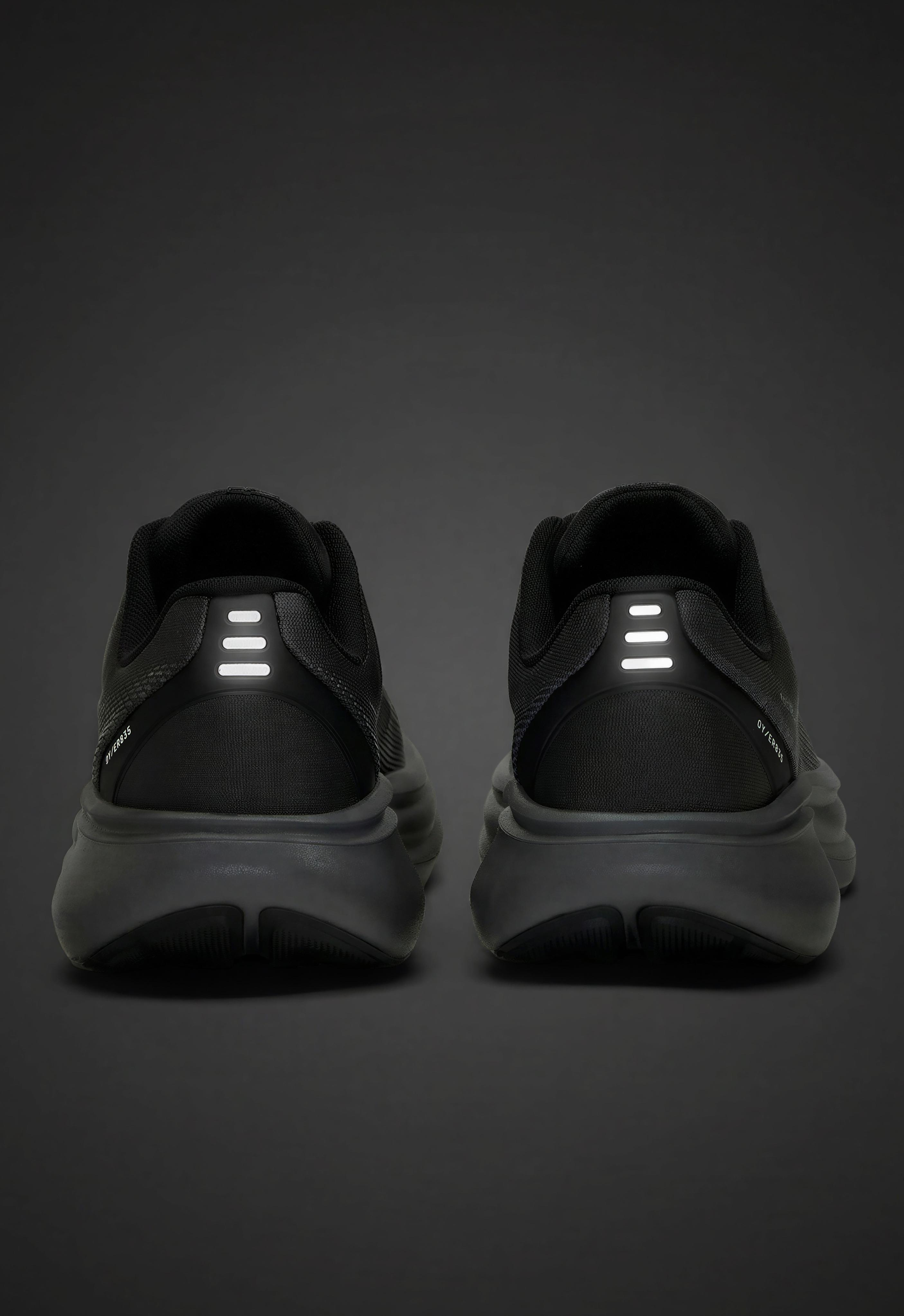 OY/ER 835 Running trainers — BLACK
