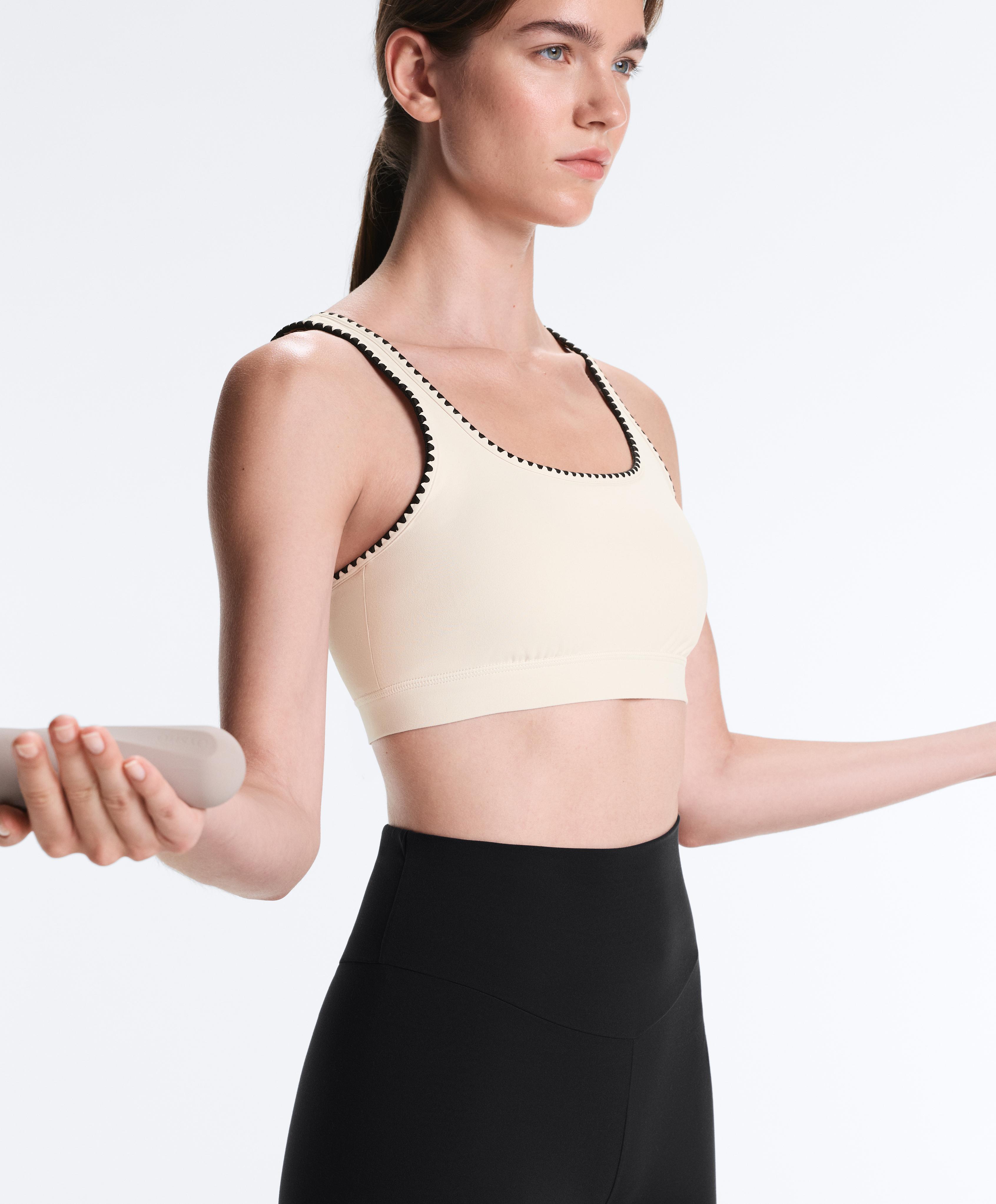 Medium-support Comfortlux sports bra with contrast seams — PALE ECRU