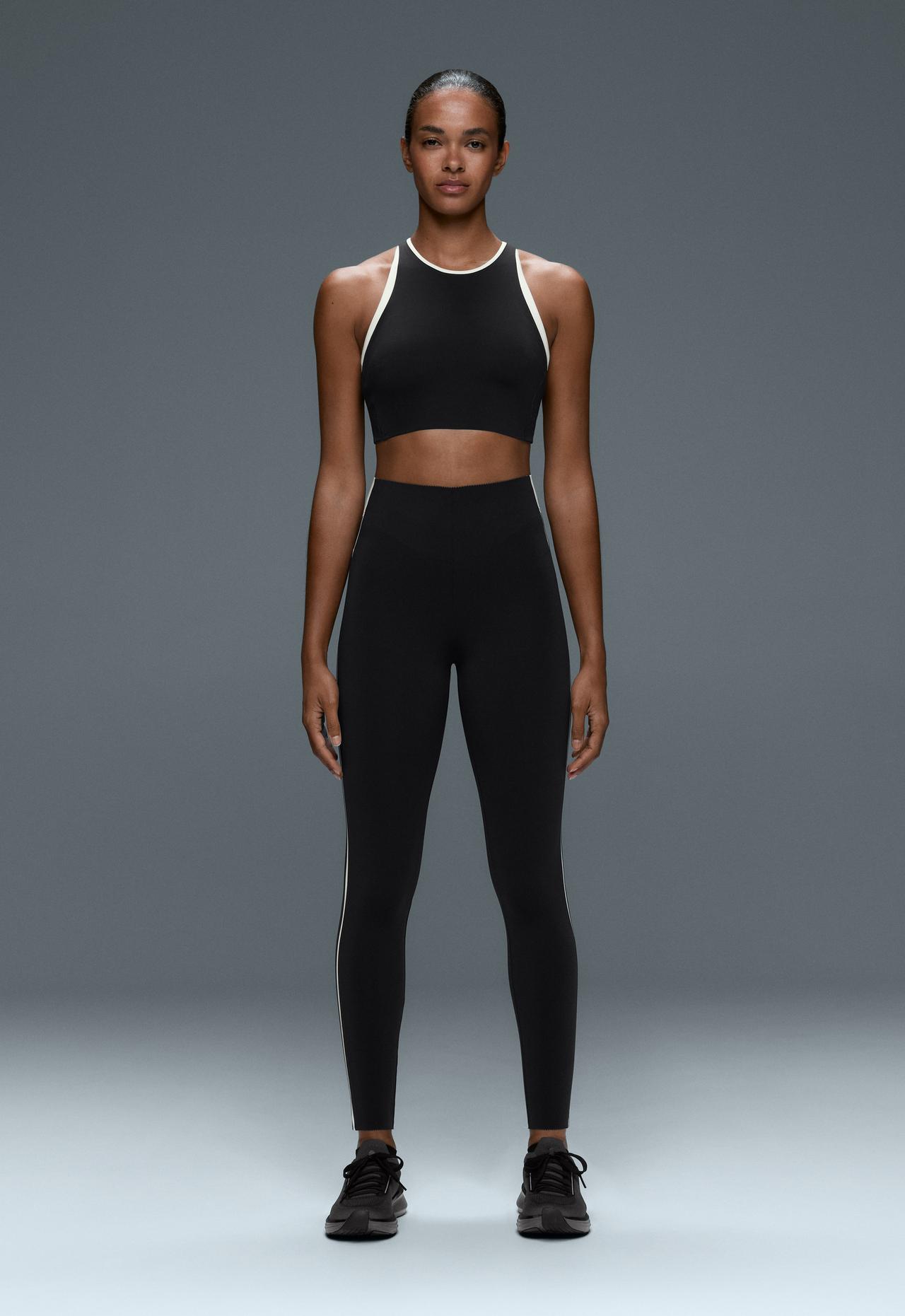 Compressive blocks tank top — BLACK