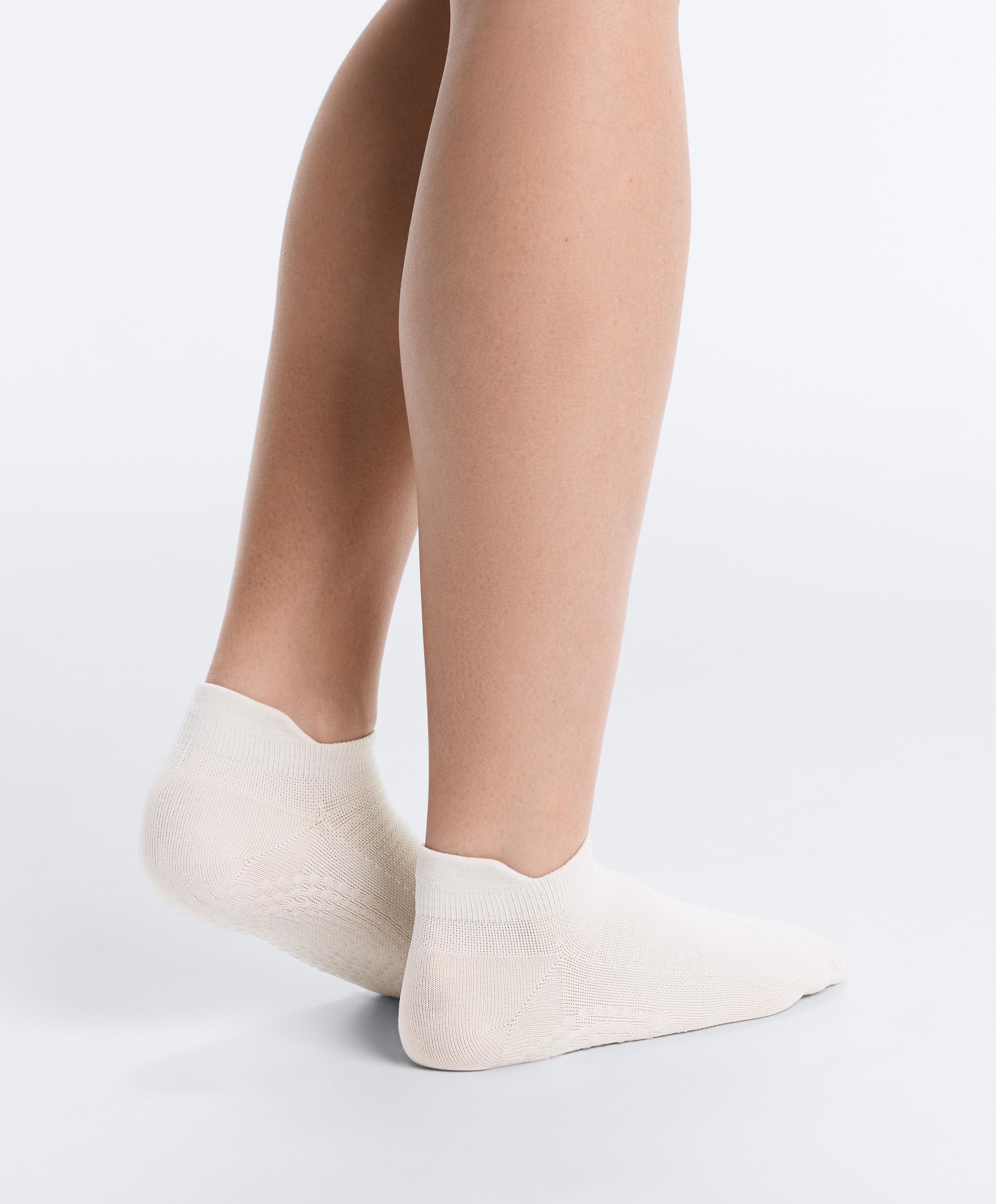 2 pairs of polyamide blend yoga and Pilates sneaker socks — GREEN BEIGE