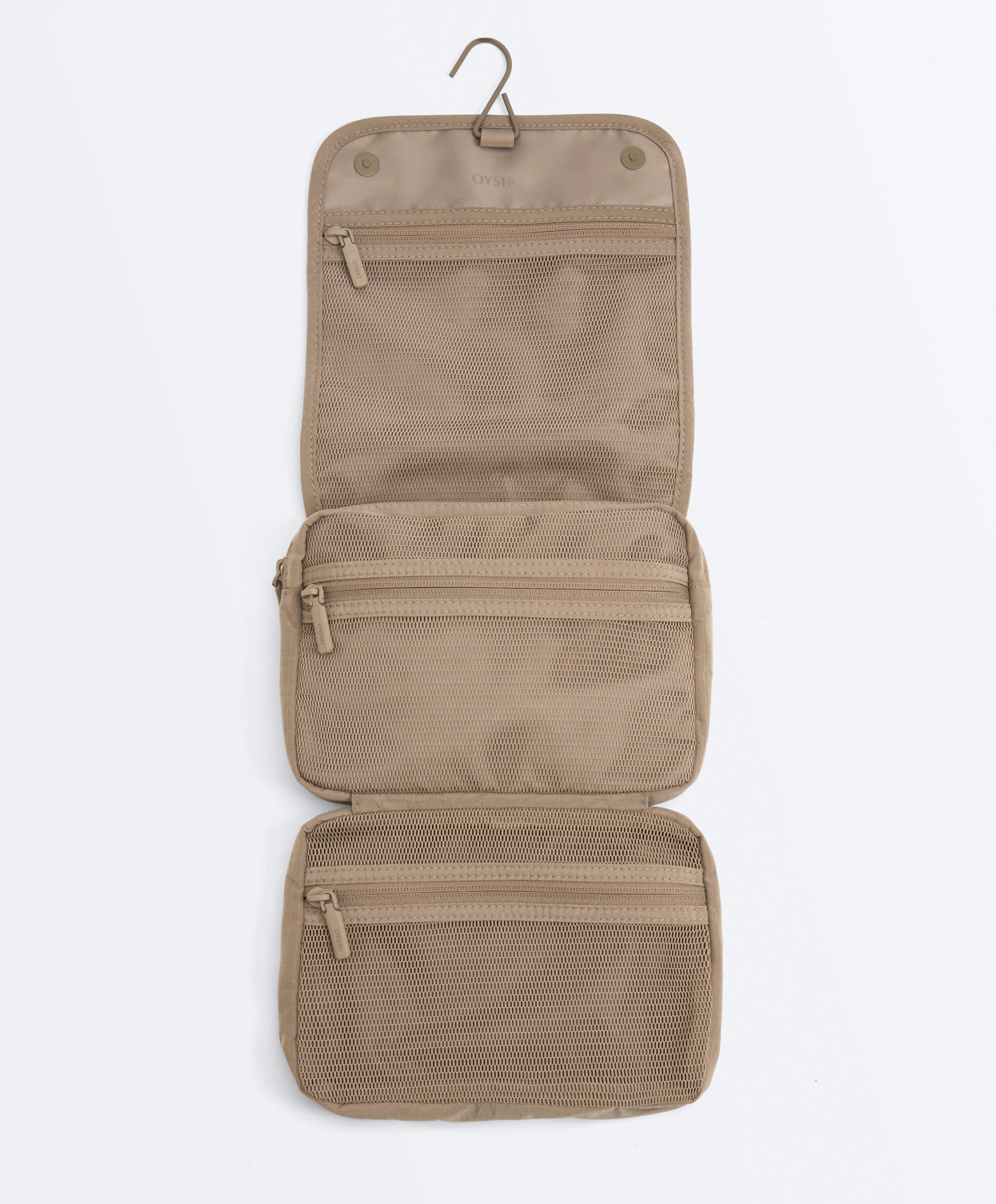 Hanging wash bag