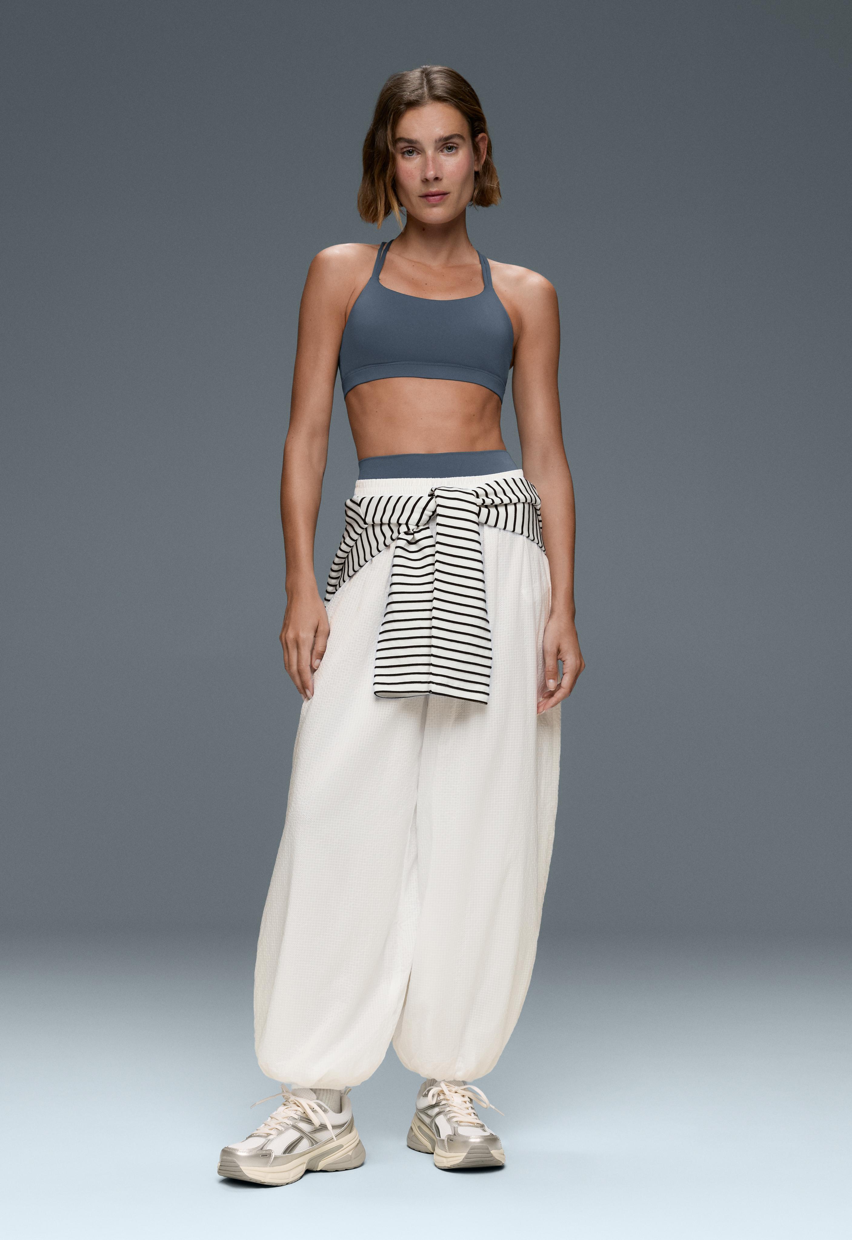 Comfortlux low-support crossover strap sports bra