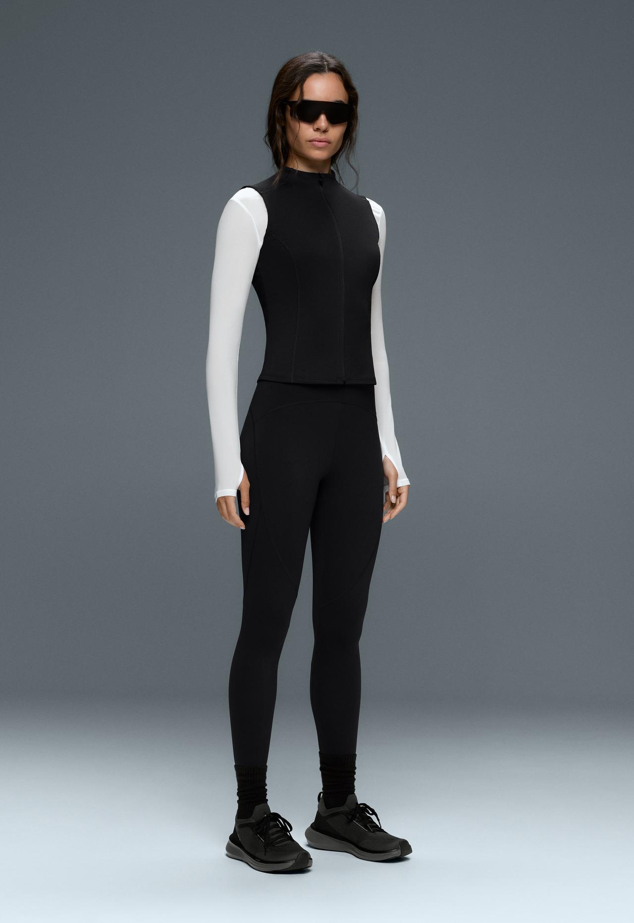 Sleeveless zip T-shirt — BLACK