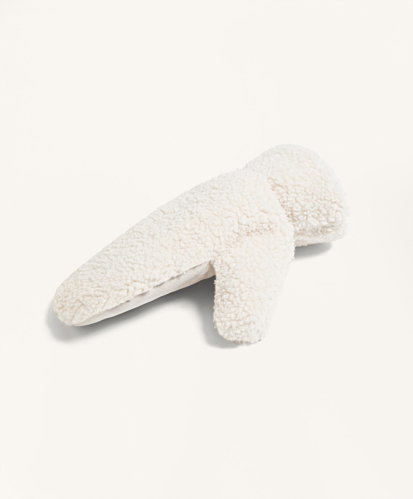 Dūraiņi ar mākslīgās aitādas efektu un aukliņu