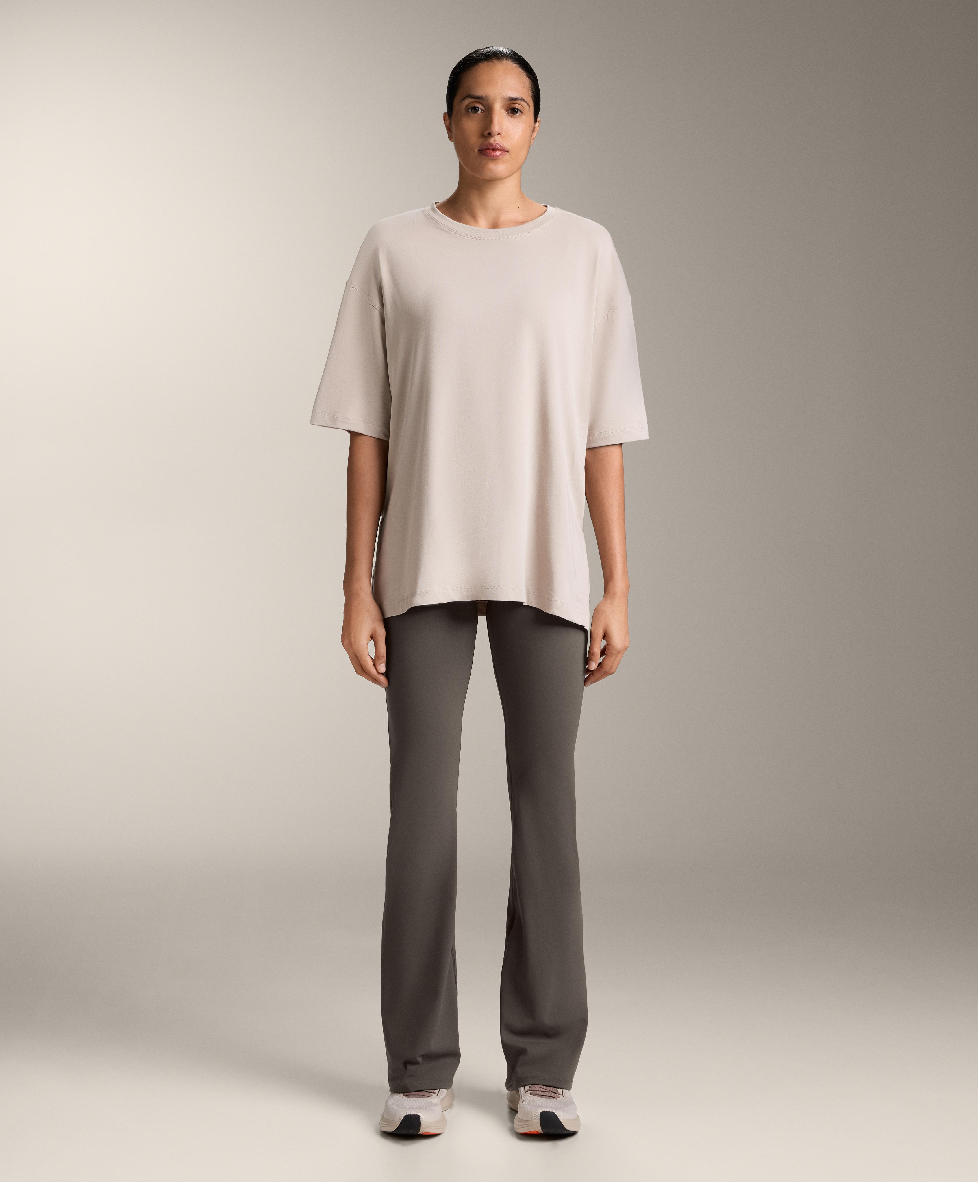 تيشرت من القطن المخلوط بأكمام قصيرة تيشرت من القطن المخلوط بأكمام قصيرة