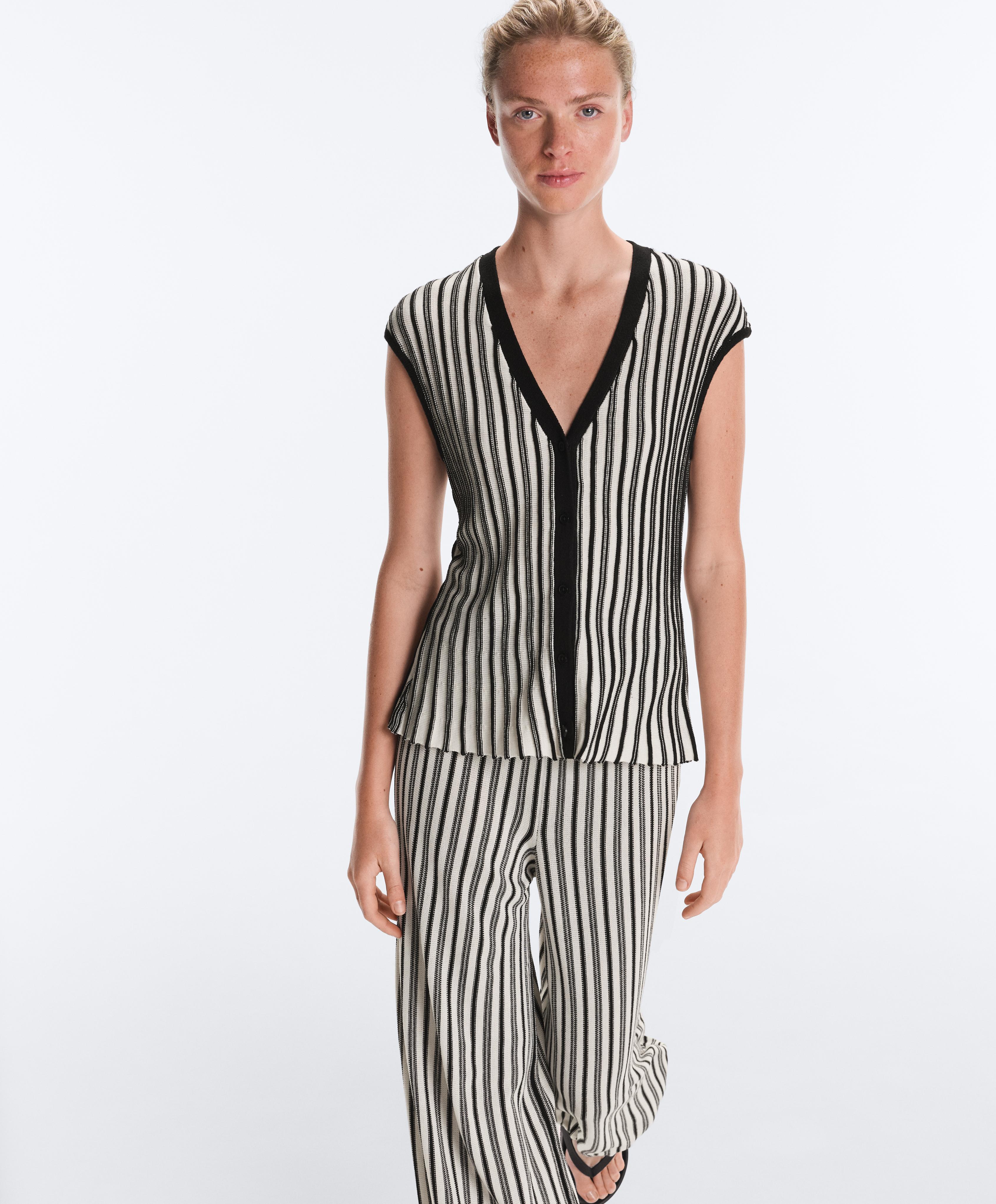 Striped sleeveless V-neck knit jumper — BLACK