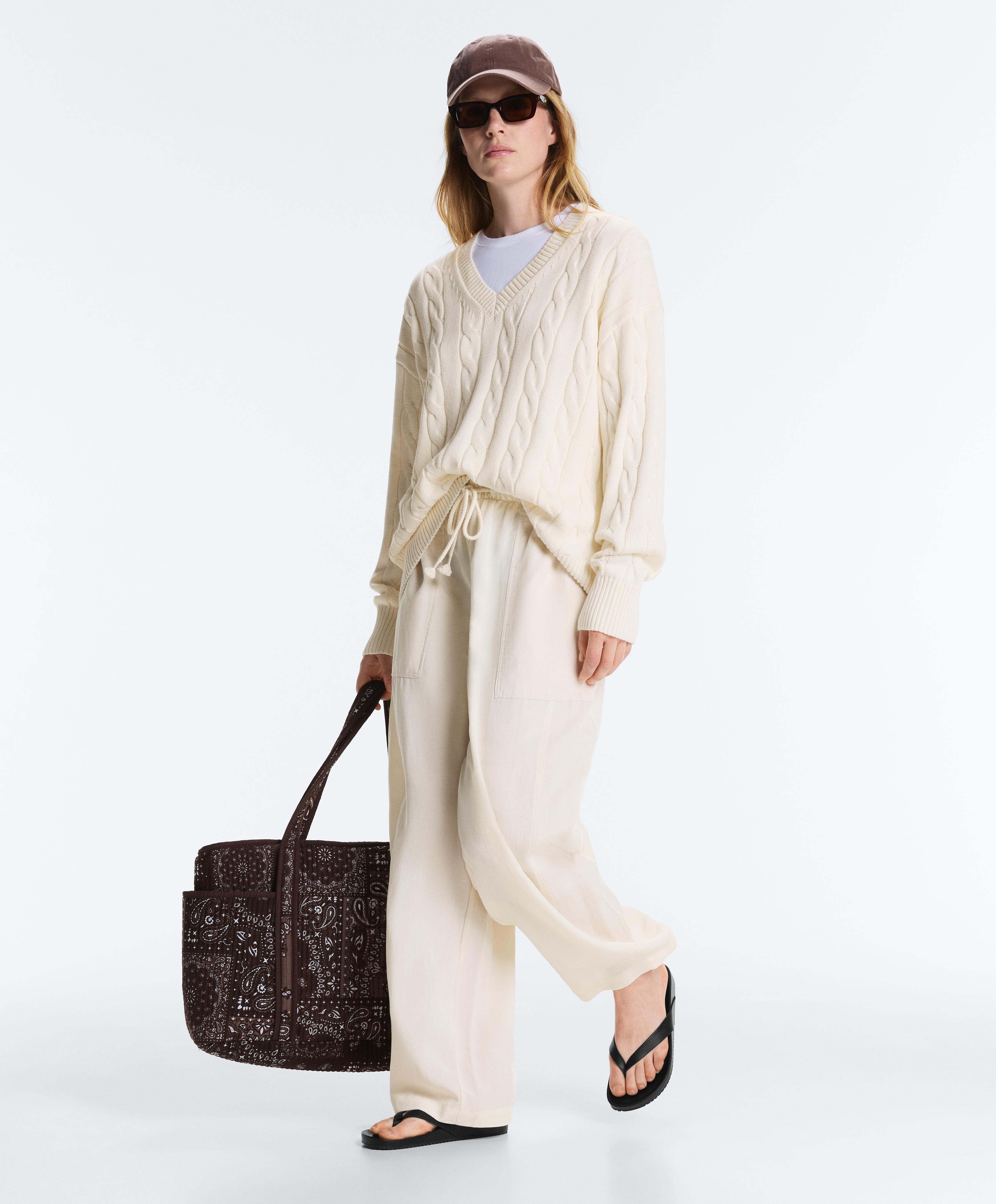 100% cotton cable knit V-neck jumper — PALE ECRU