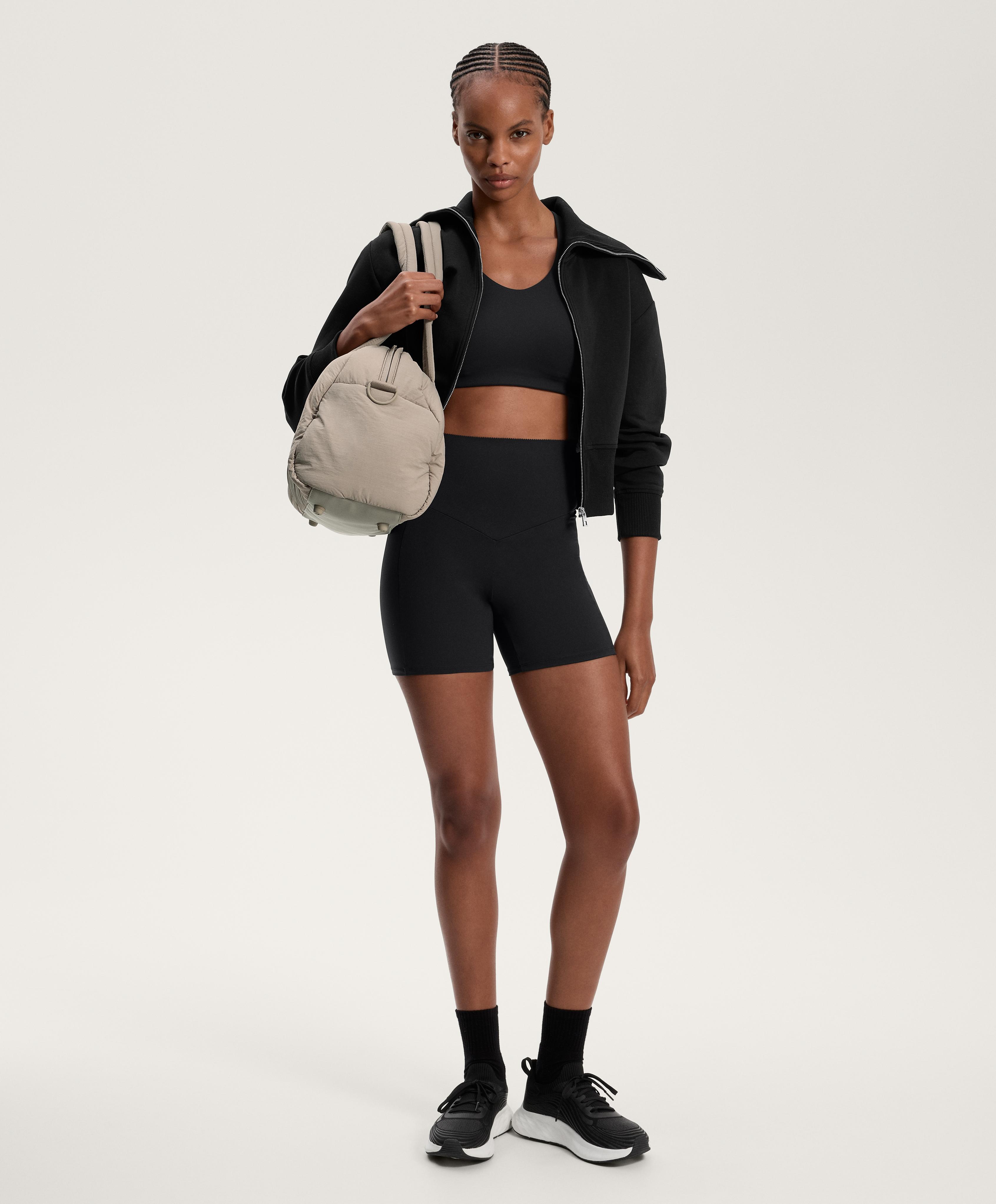 Compressive high-rise pocket 10cm hot pants — BLACK